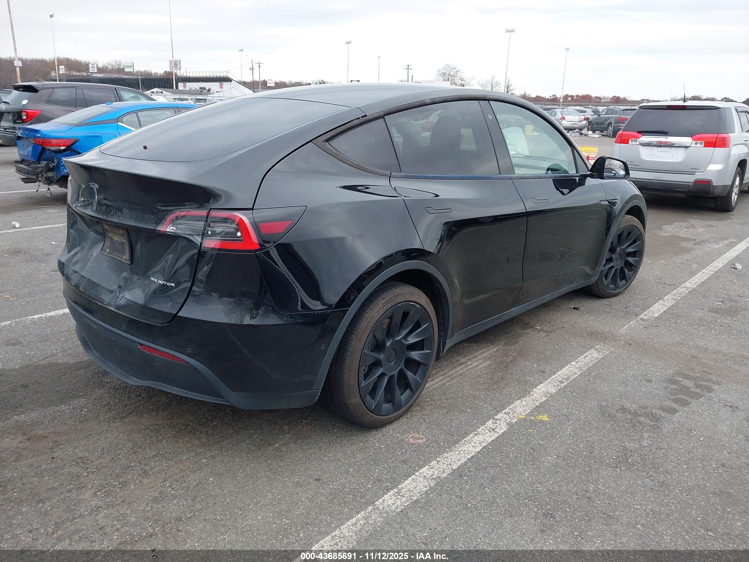 TESLA MODEL image 4