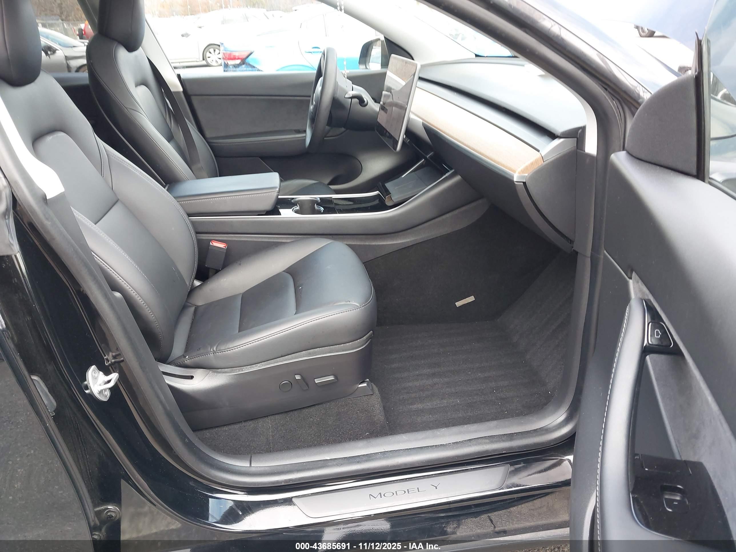 TESLA MODEL image 5