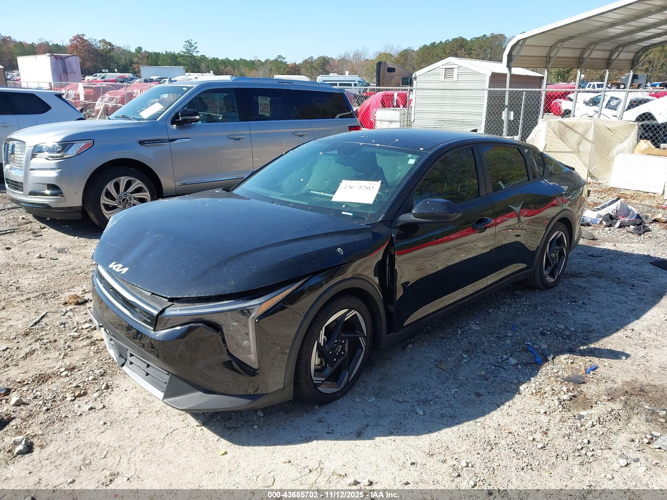 KIA K4 image 2