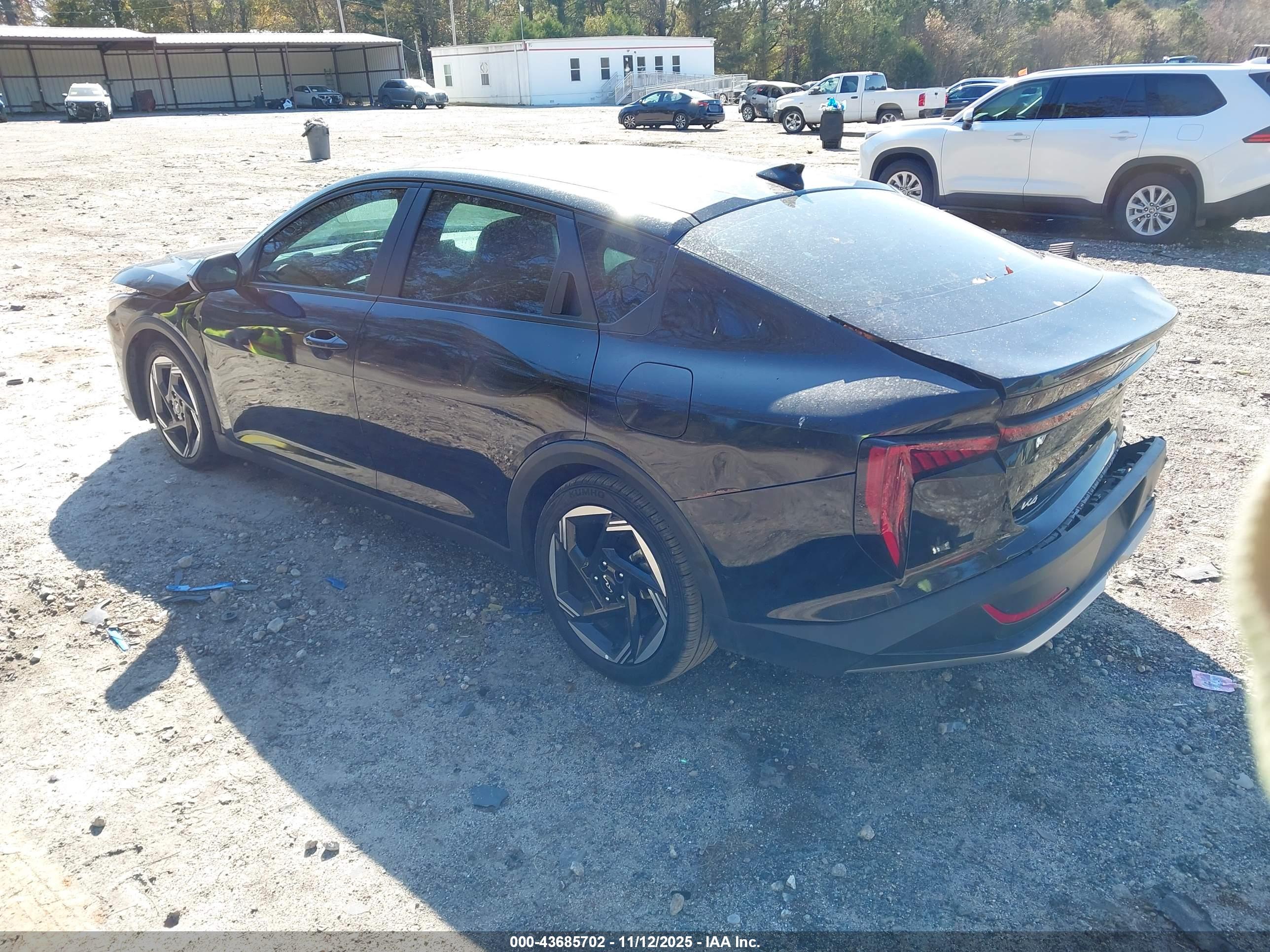 KIA K4 image 3