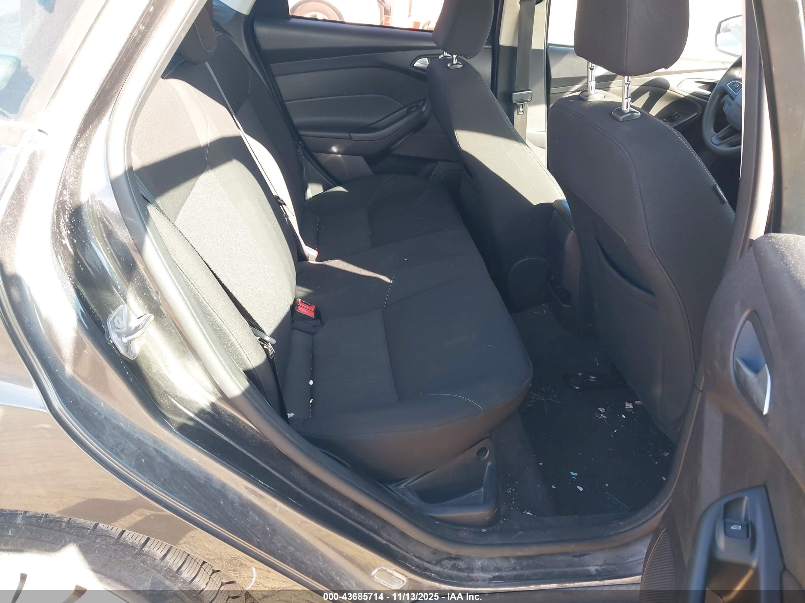 FORD FOCUS image 8