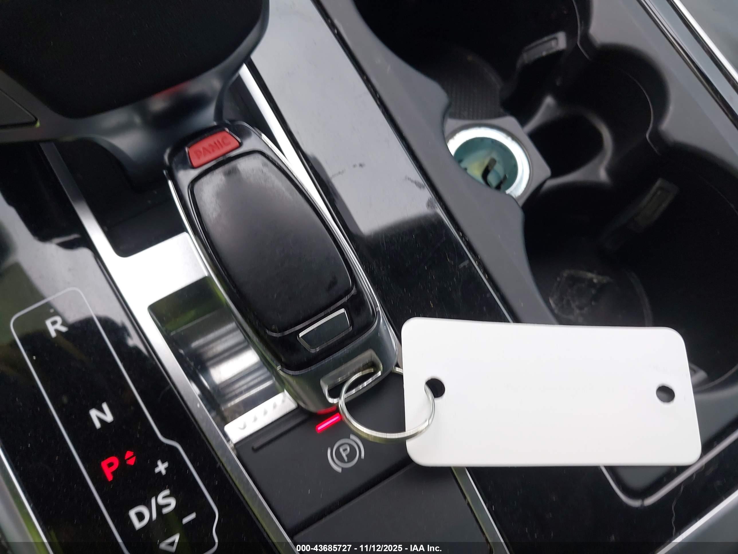 AUDI Q8 image 11