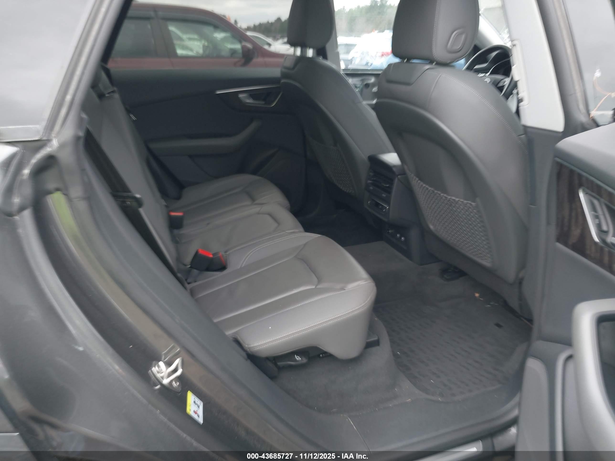 AUDI Q8 image 8