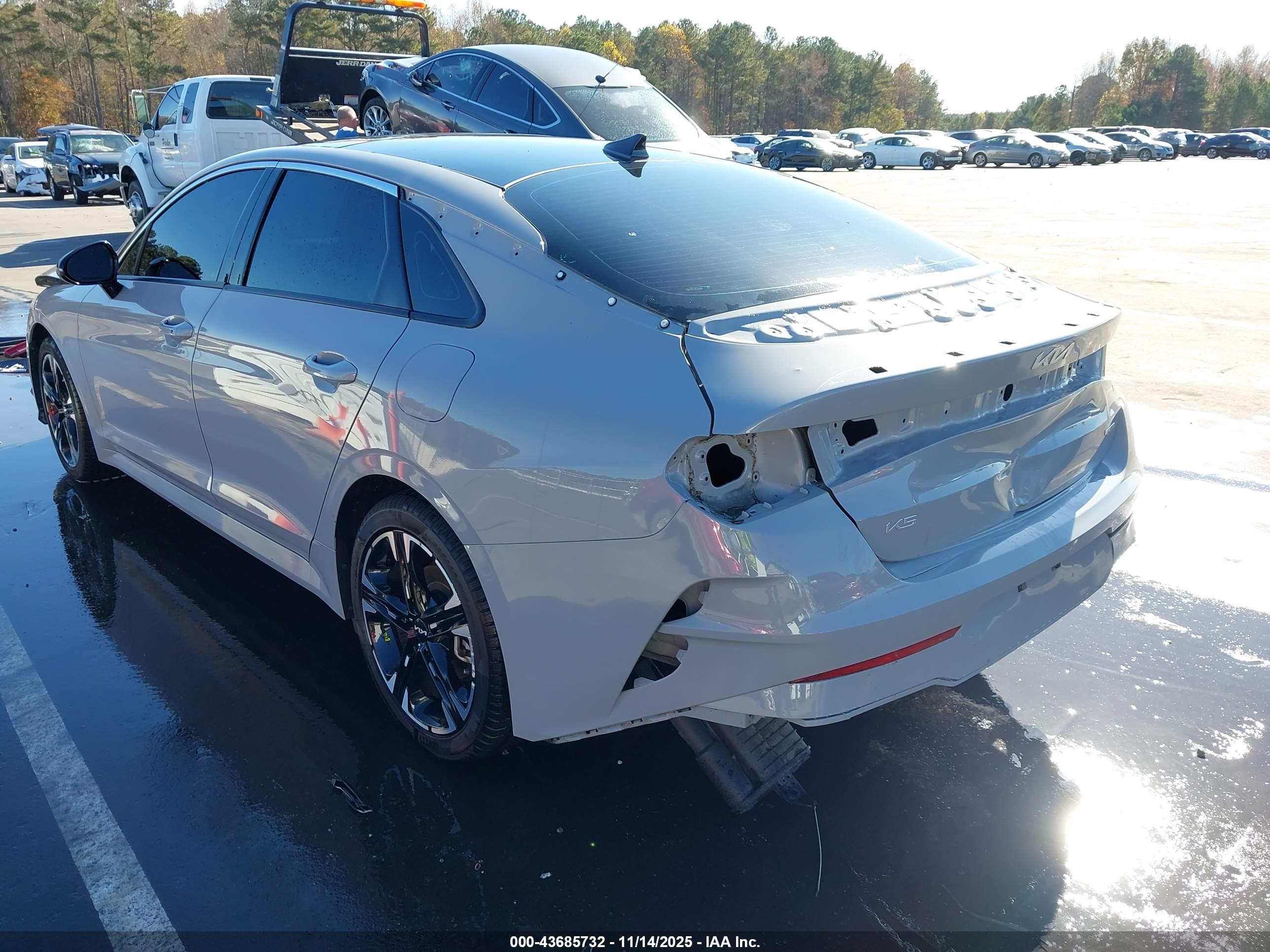 KIA K5 image 3