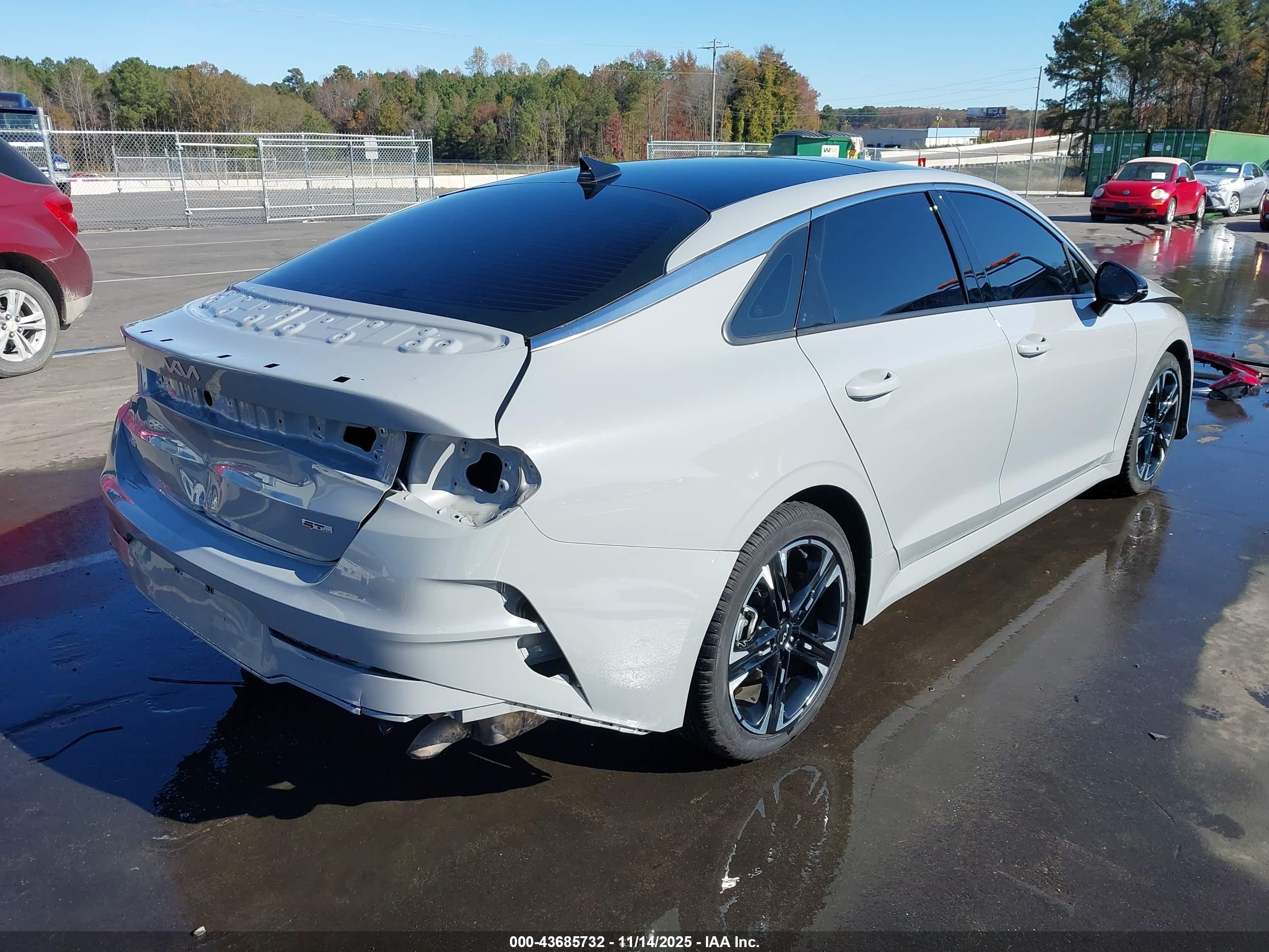 KIA K5 image 4