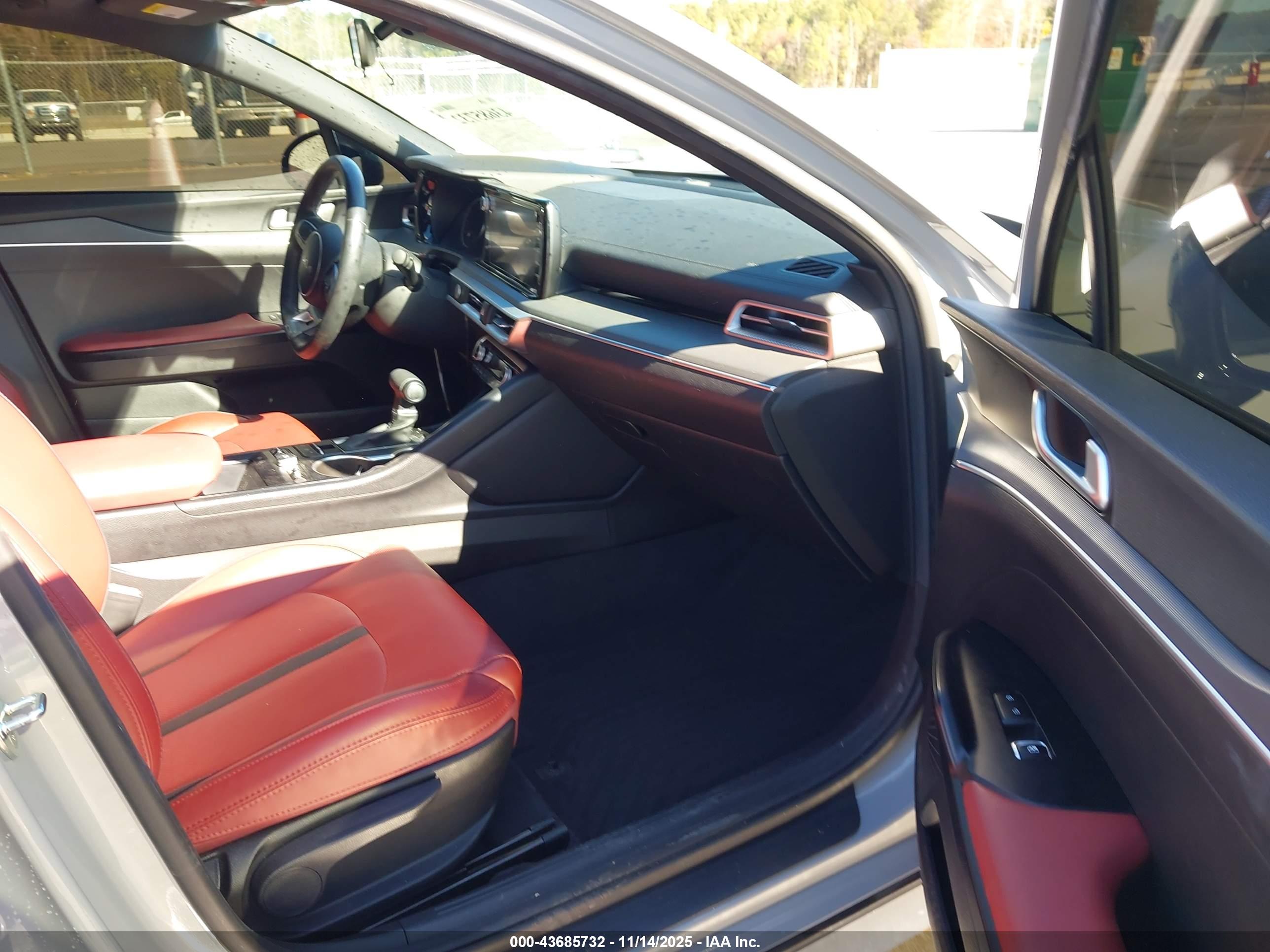 KIA K5 image 5