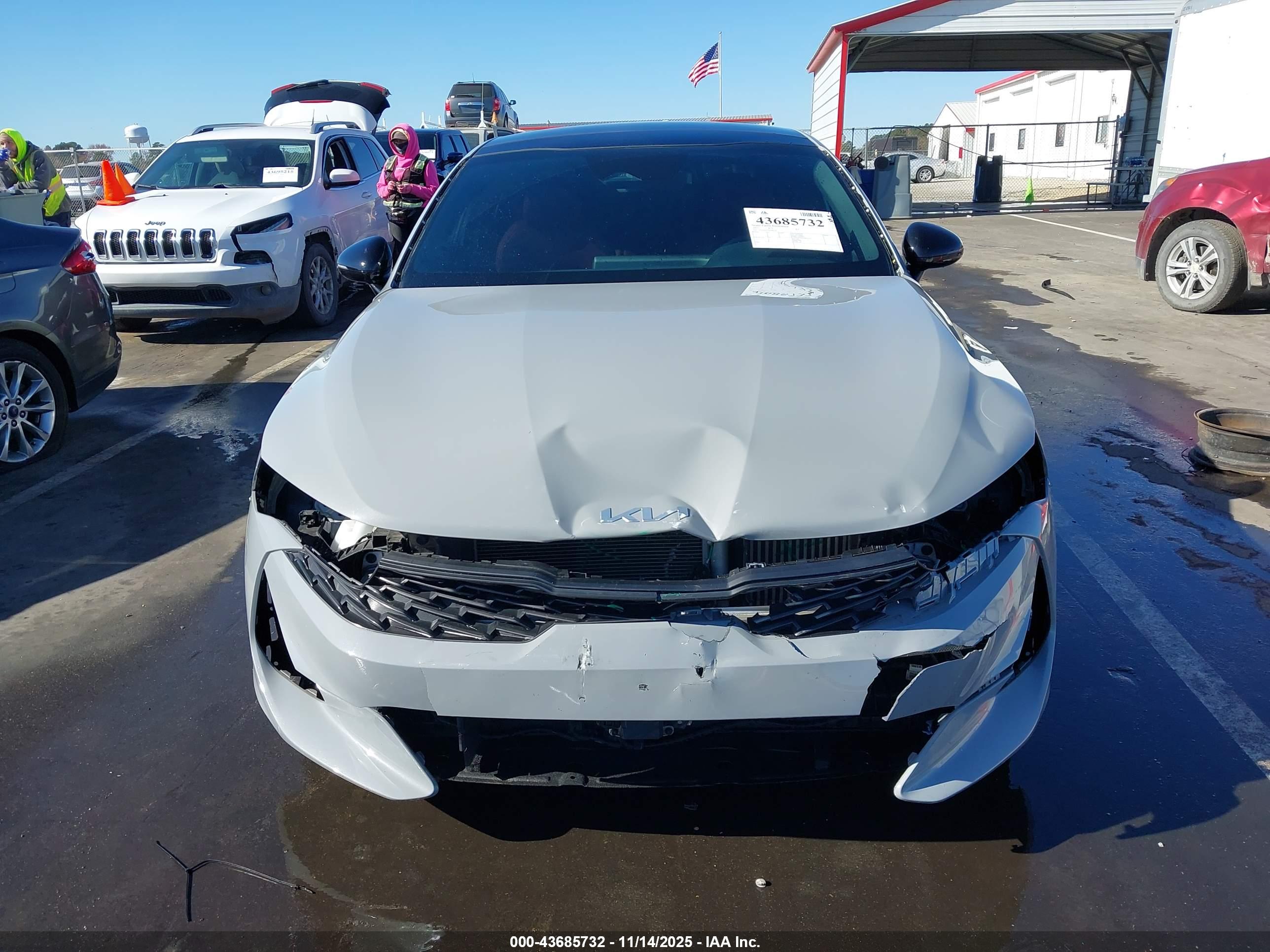 KIA K5 image 6