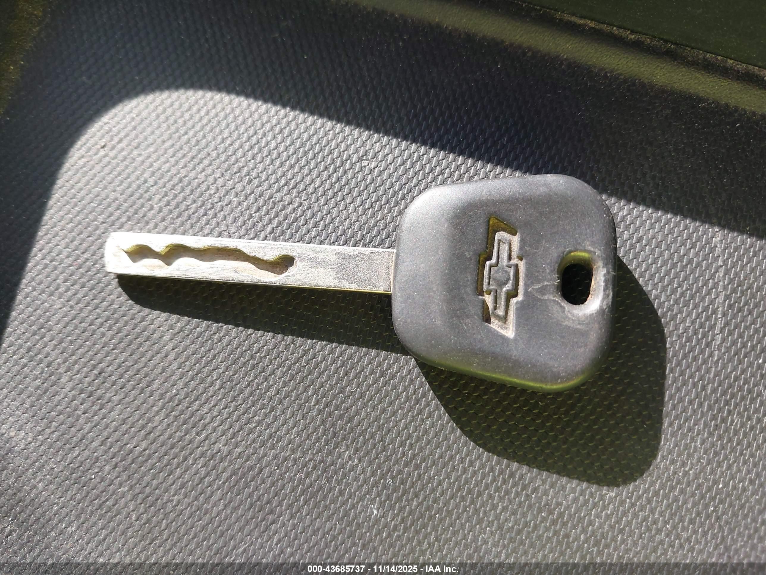 CHEVROLET SILVERADO image 11