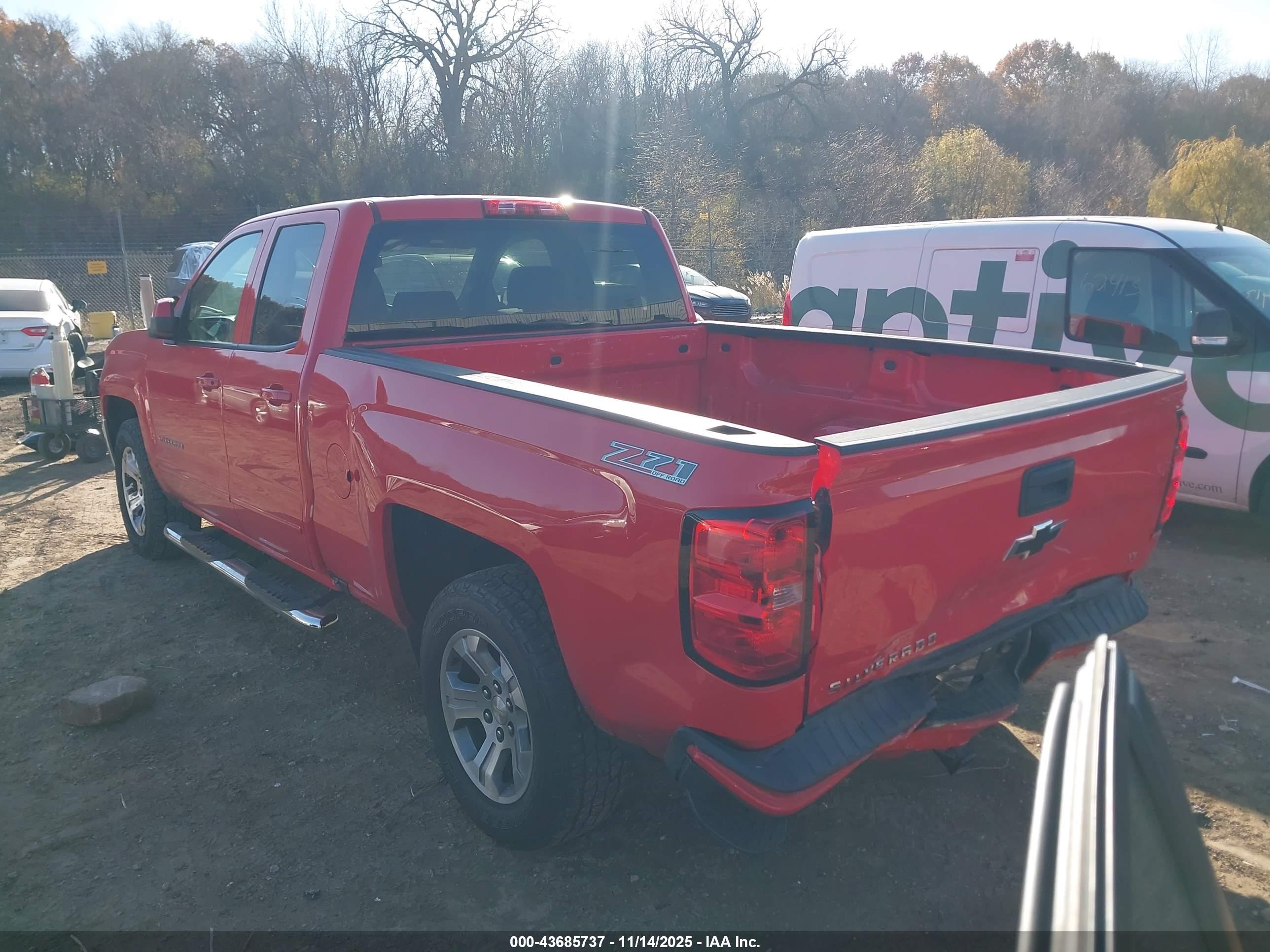 CHEVROLET SILVERADO image 3