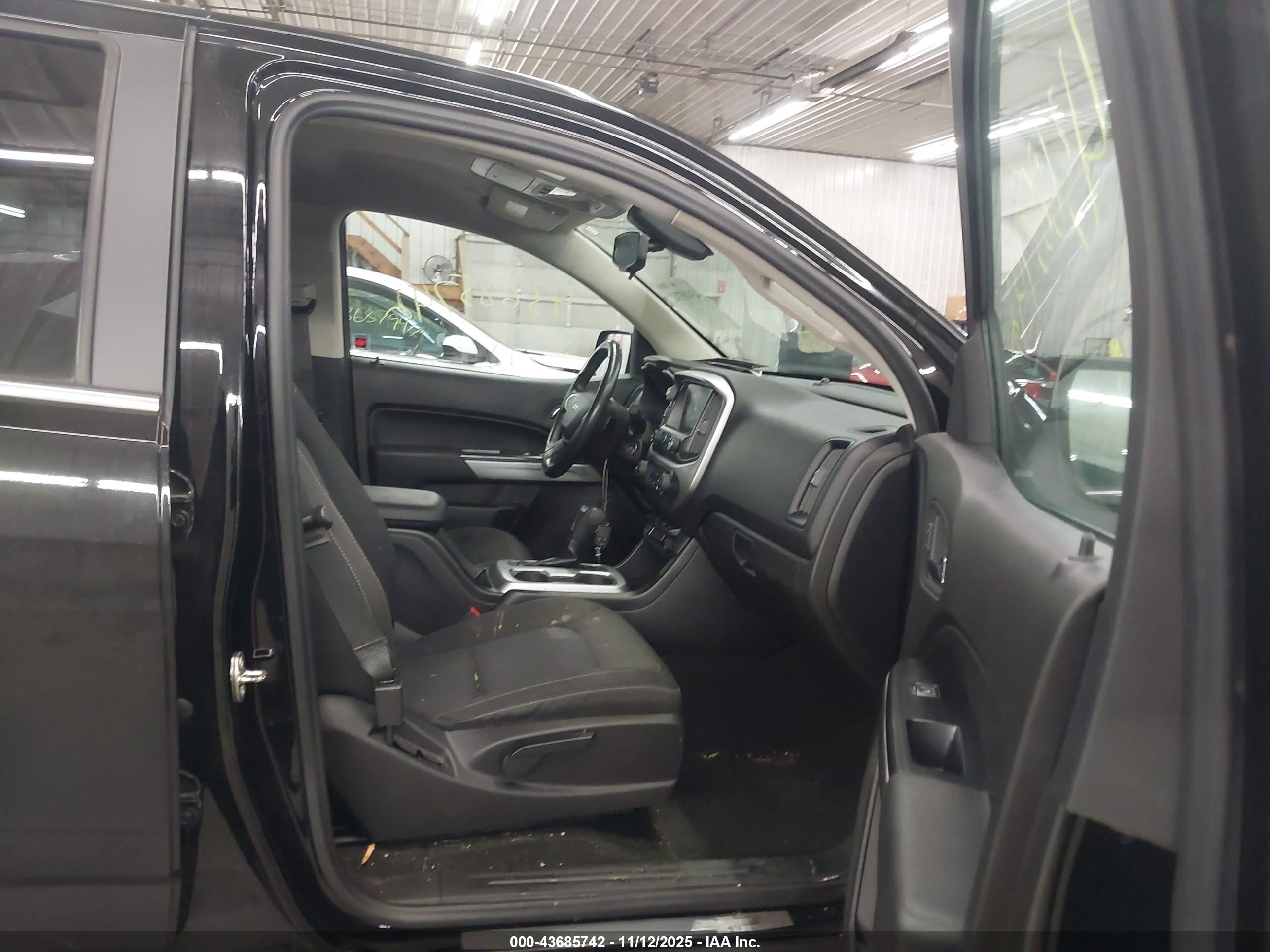 CHEVROLET COLORADO image 5