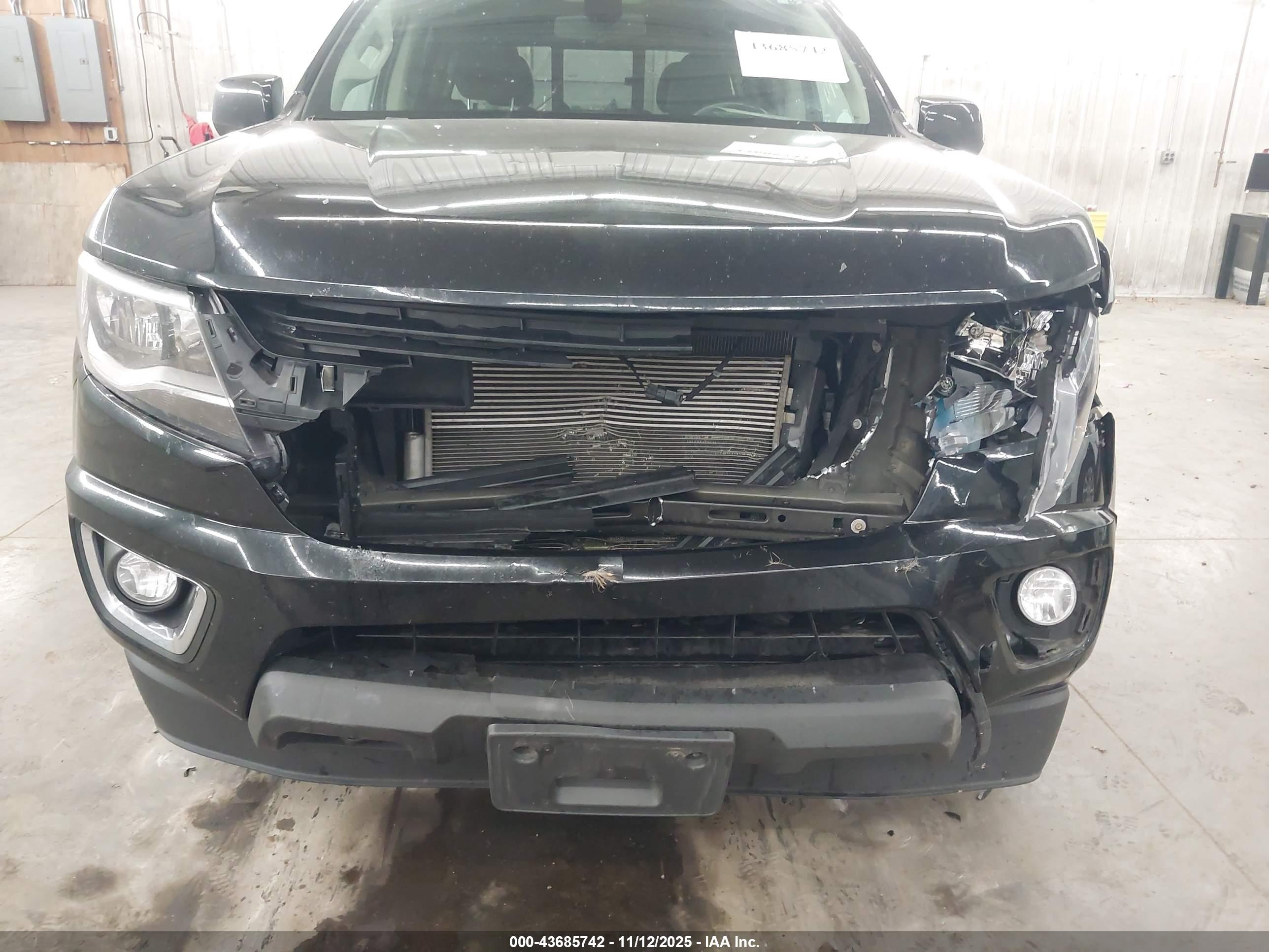CHEVROLET COLORADO image 6