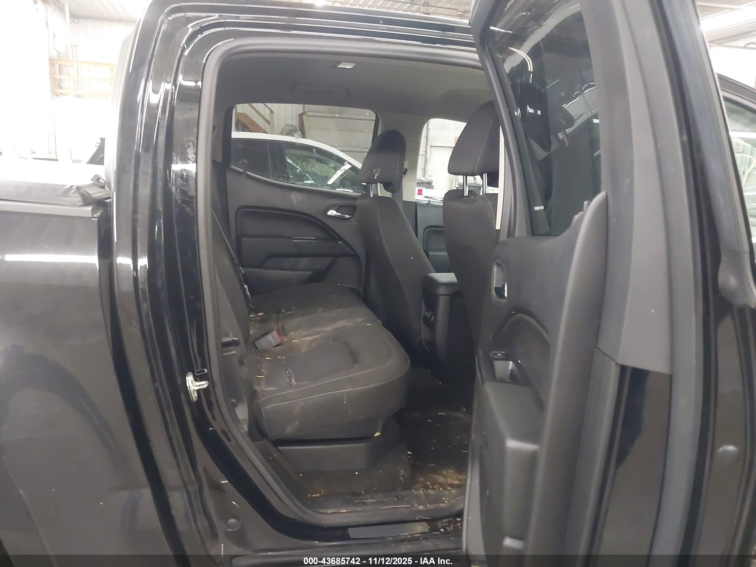 CHEVROLET COLORADO image 8