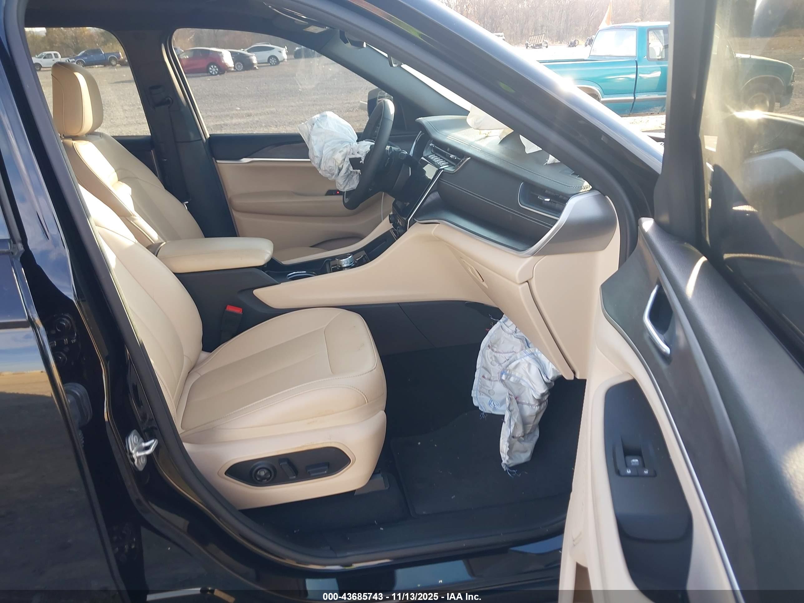 JEEP GRAND image 5