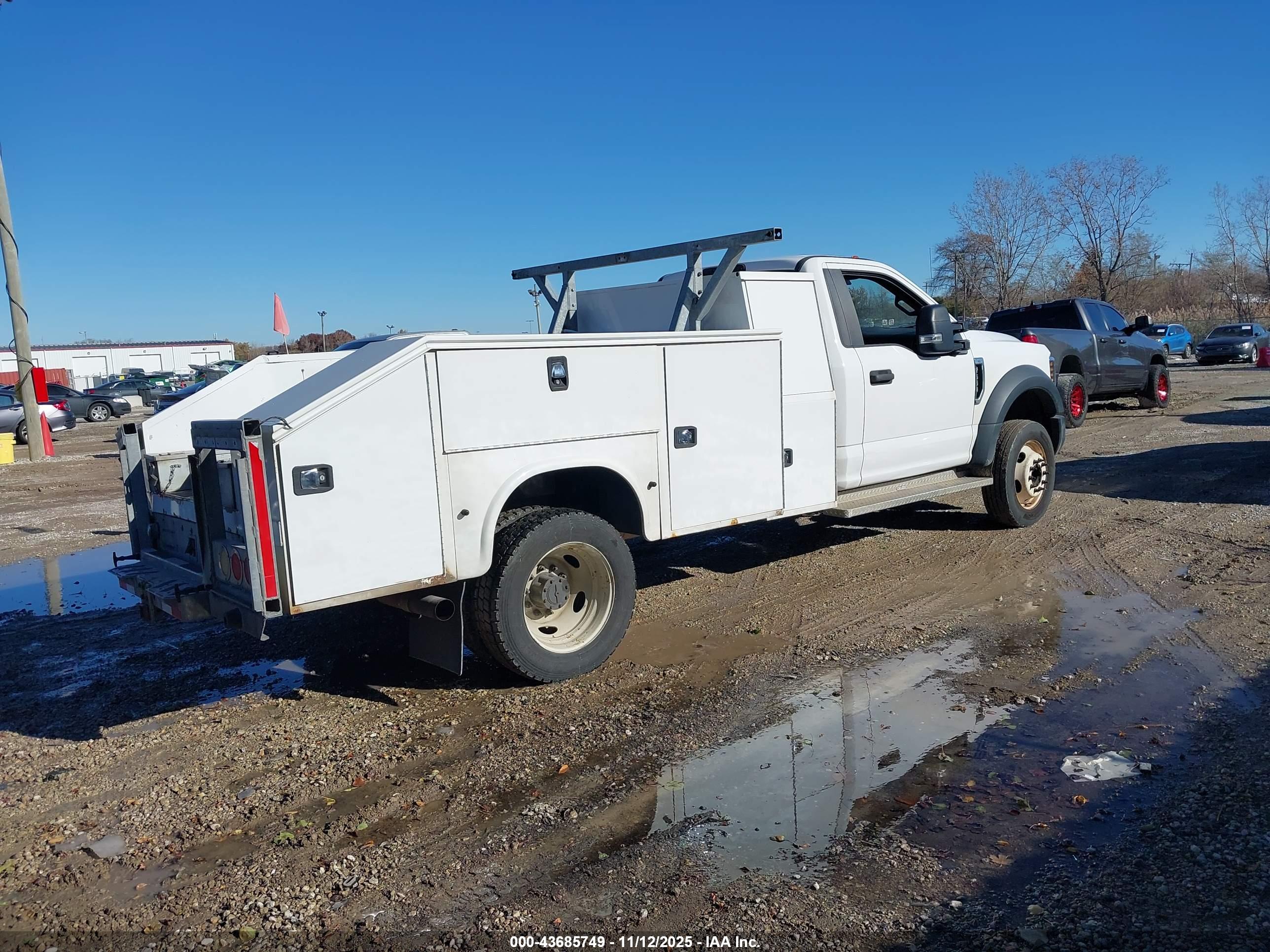 FORD F-550 image 4