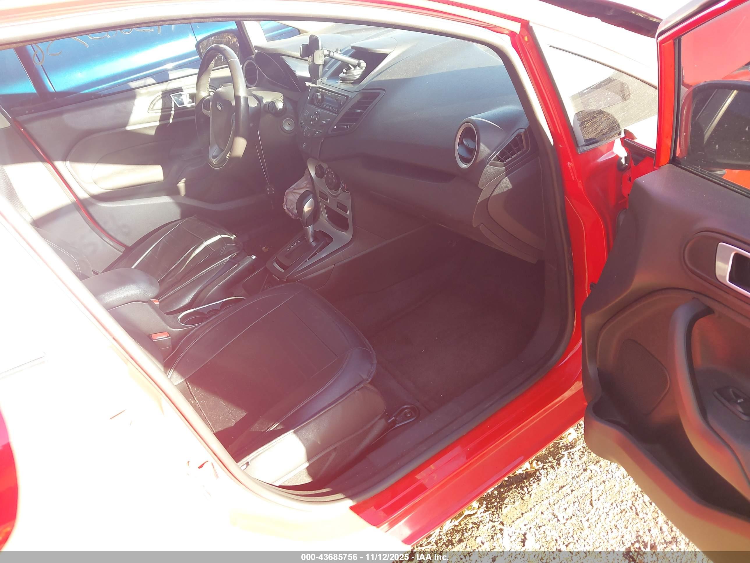 FORD FIESTA image 5