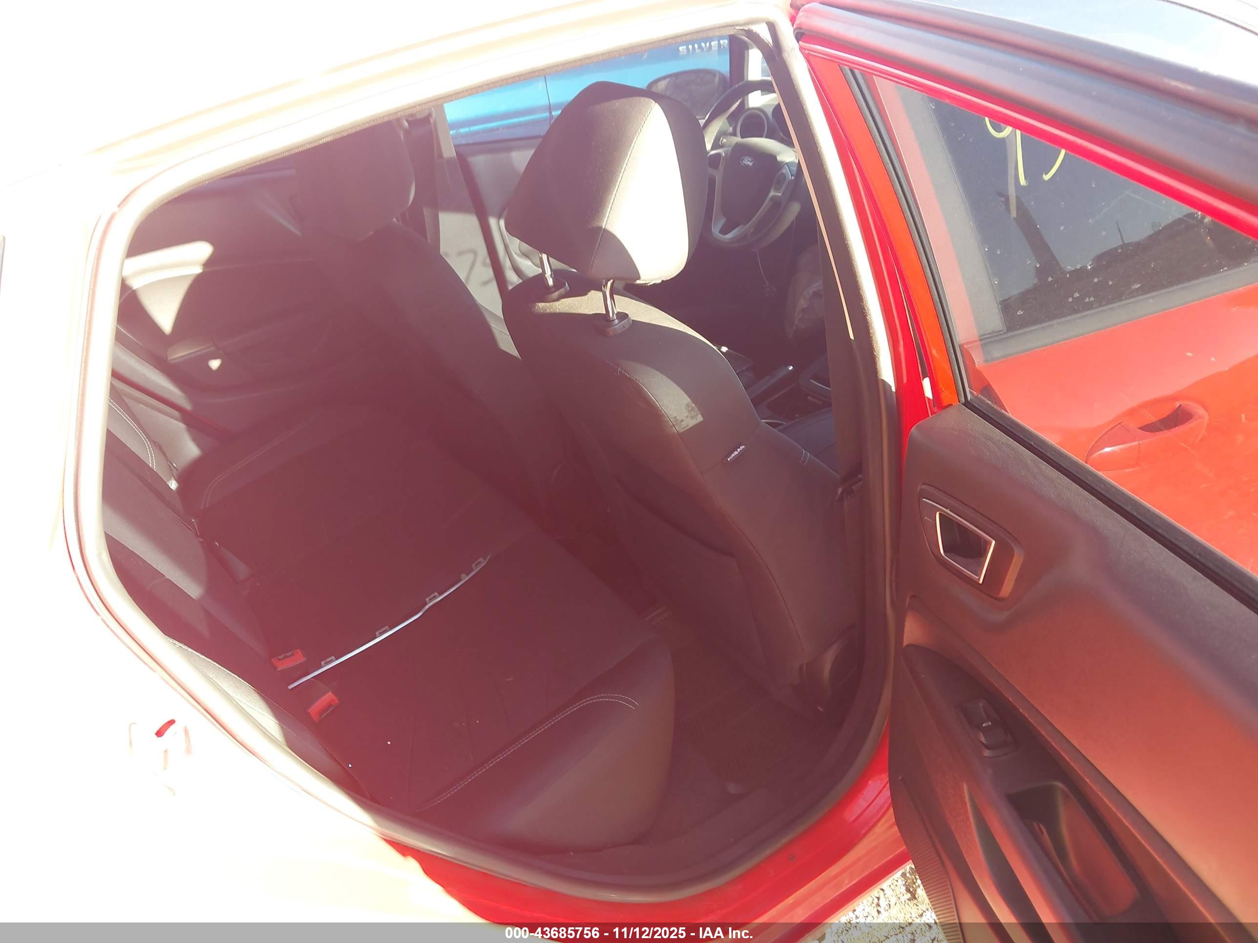 FORD FIESTA image 8
