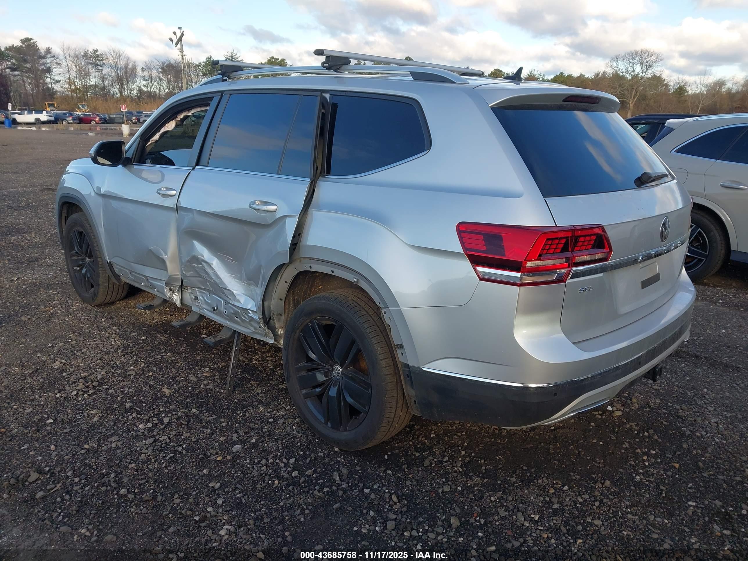 VOLKSWAGEN ATLAS image 3