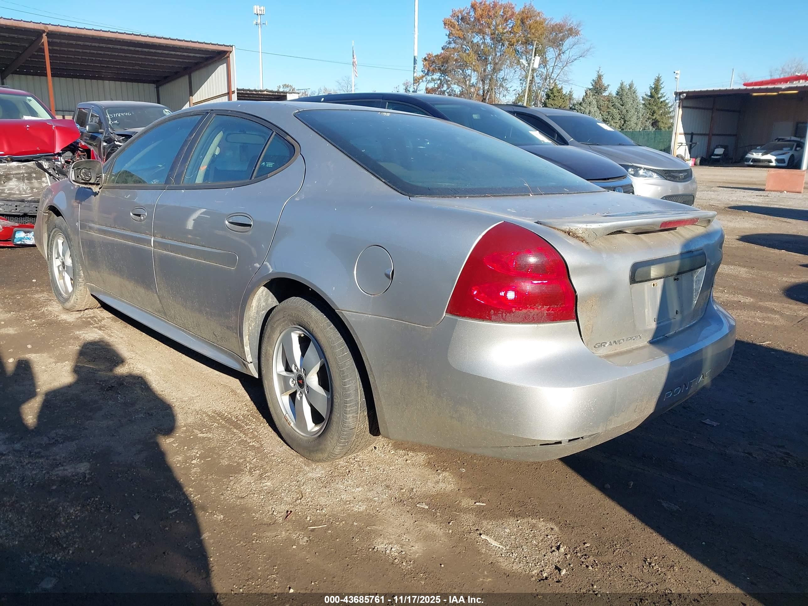 PONTIAC GRAND image 3