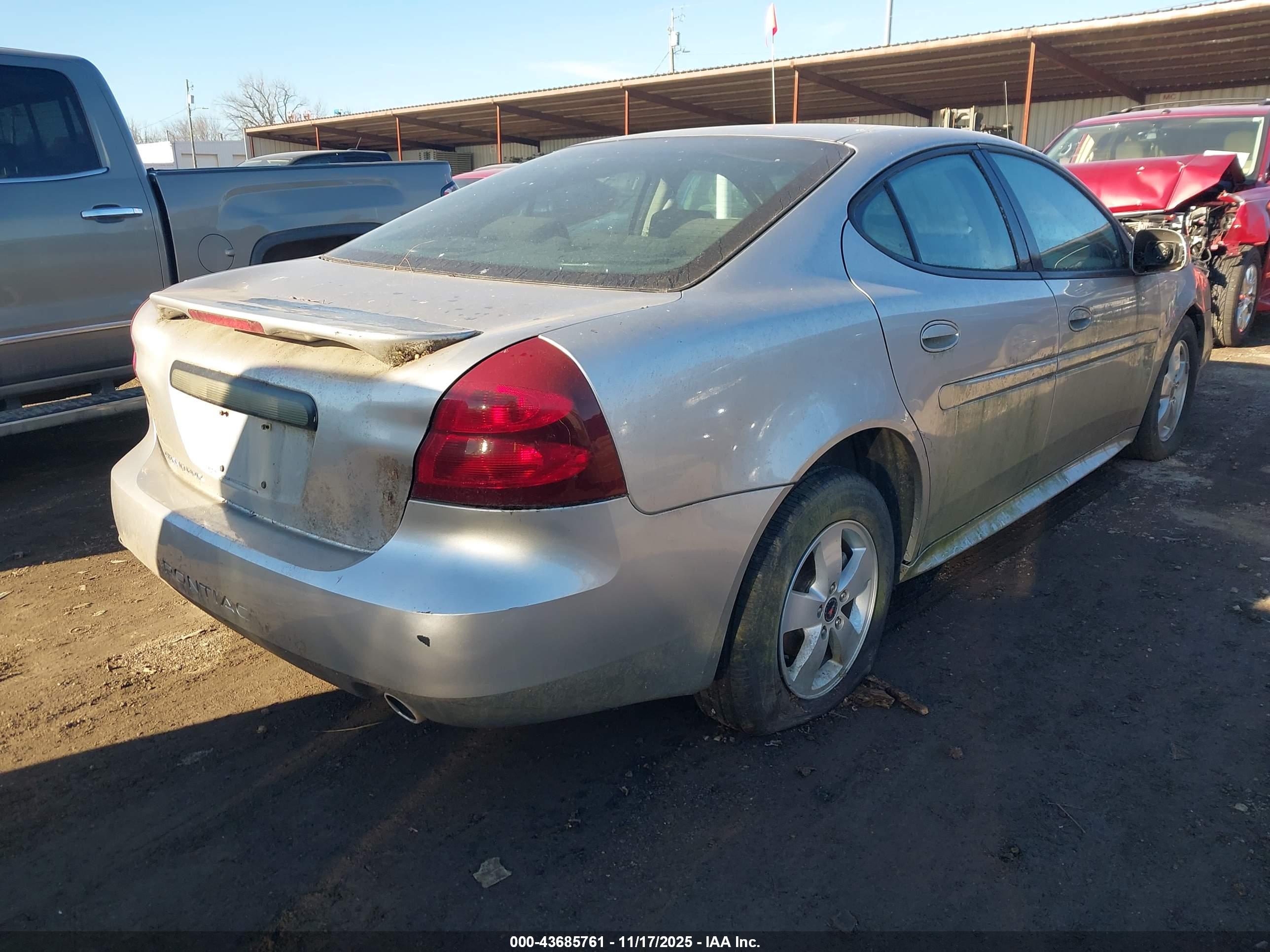 PONTIAC GRAND image 4