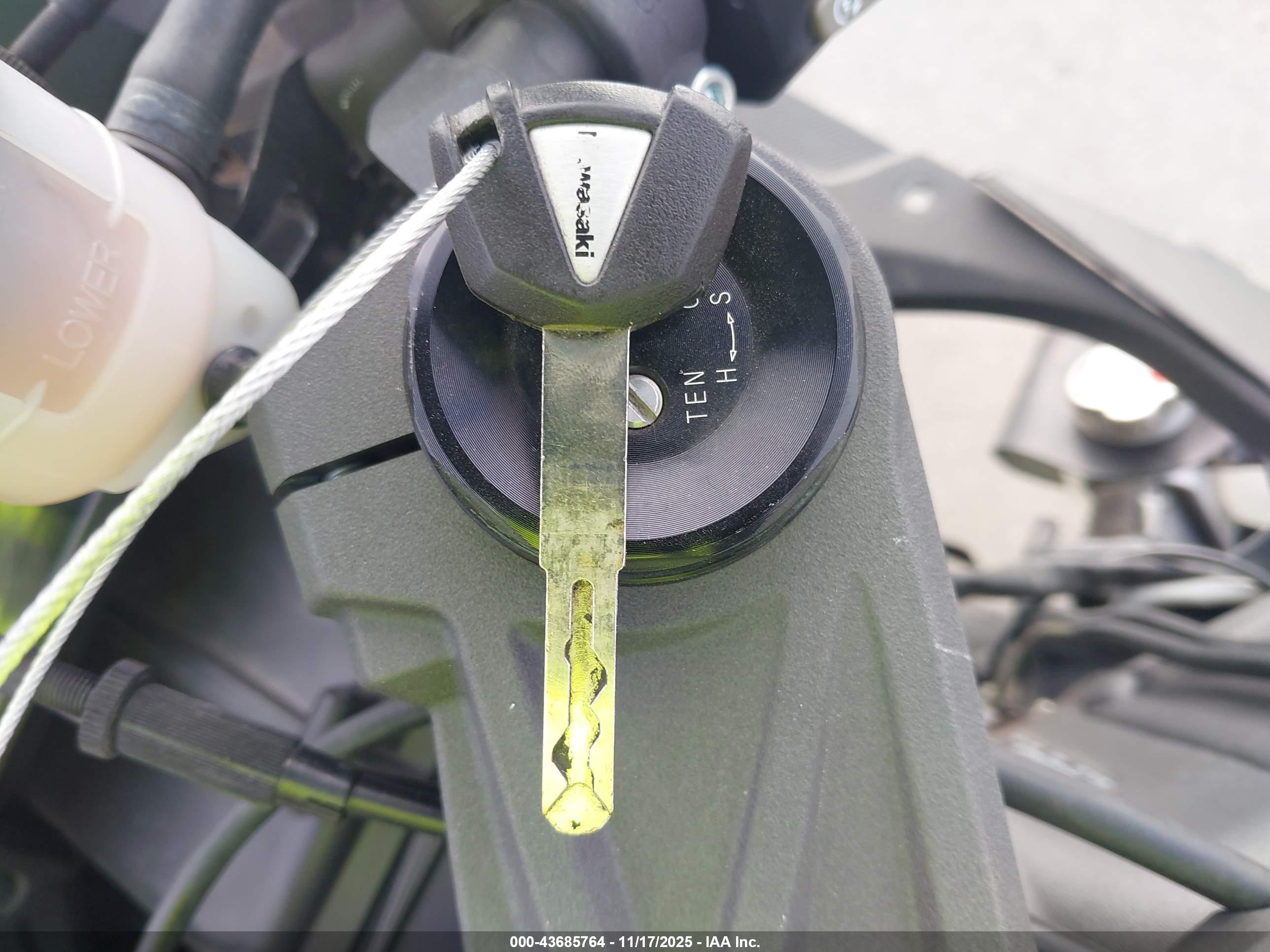 KAWASAKI ZX636 image 11