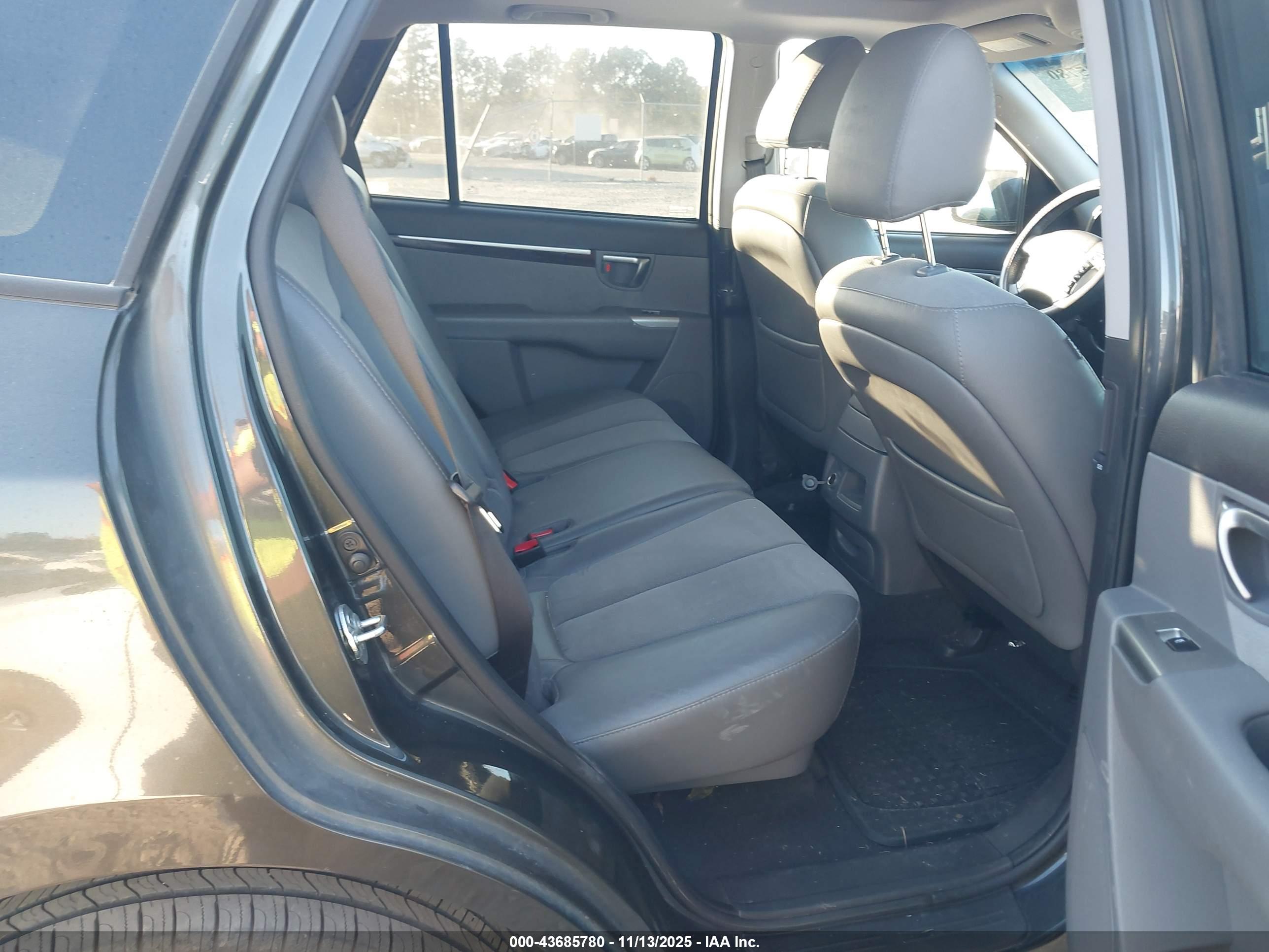 HYUNDAI SANTA image 8