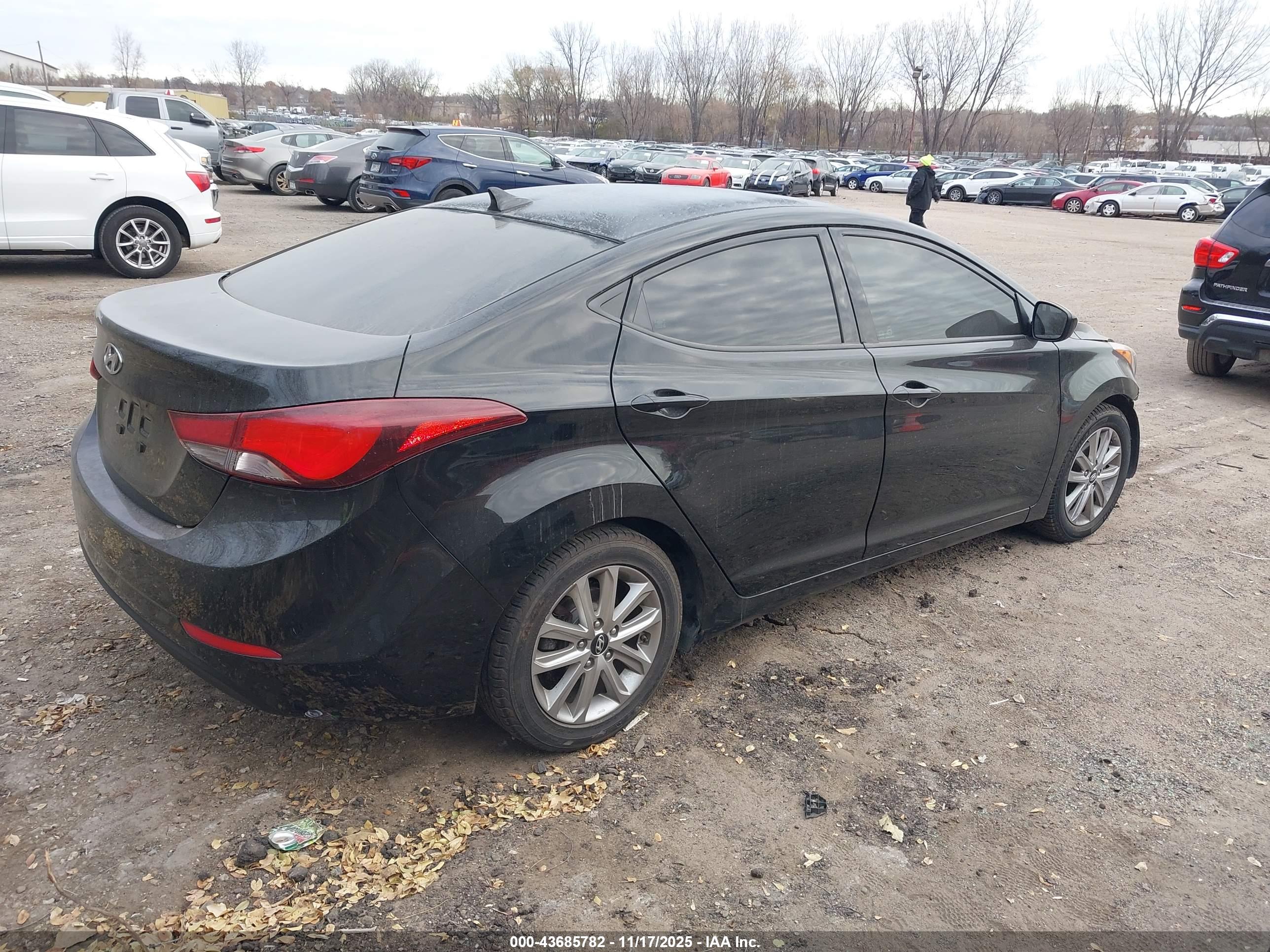 HYUNDAI ELANTRA image 4