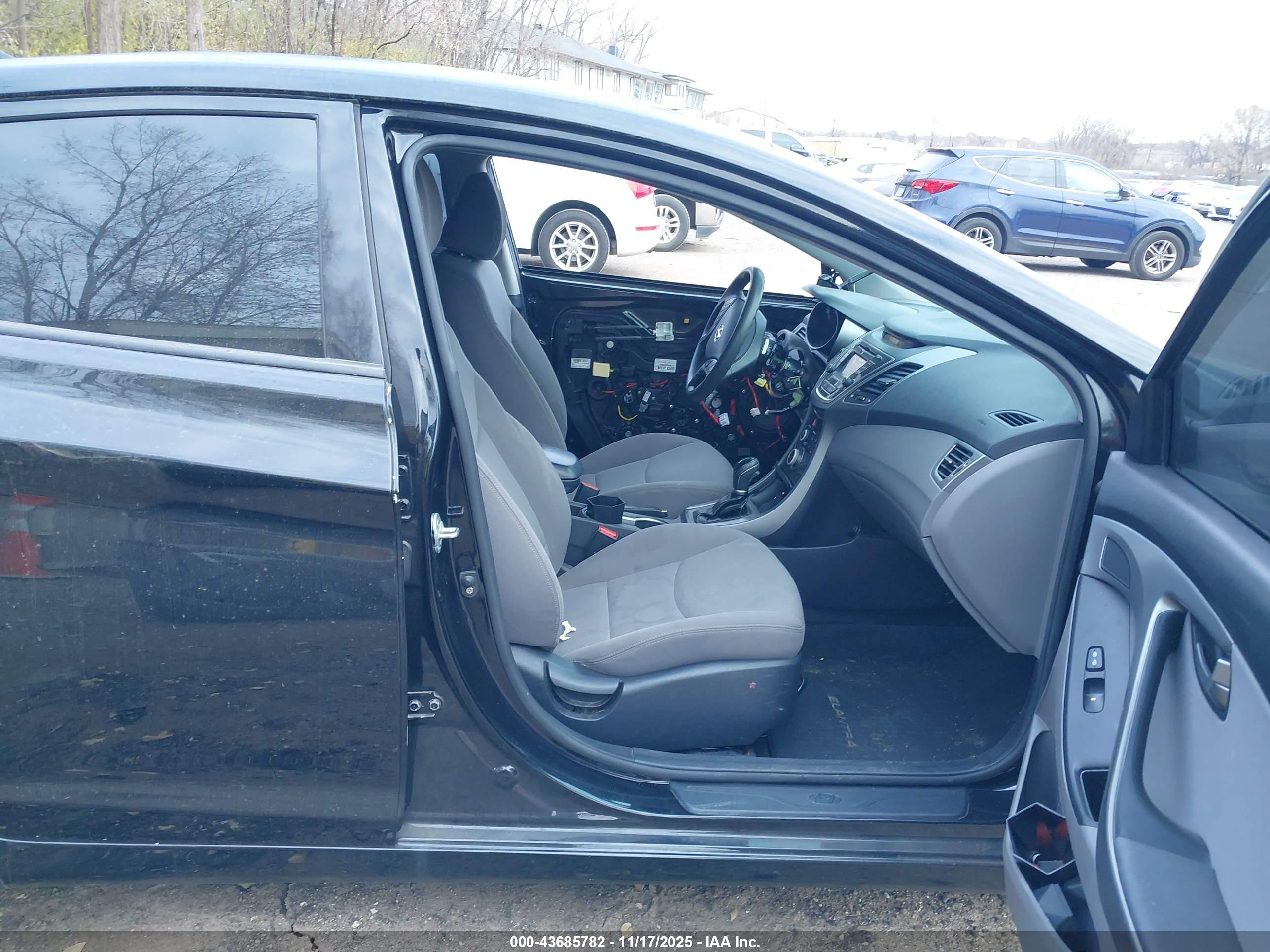 HYUNDAI ELANTRA image 5