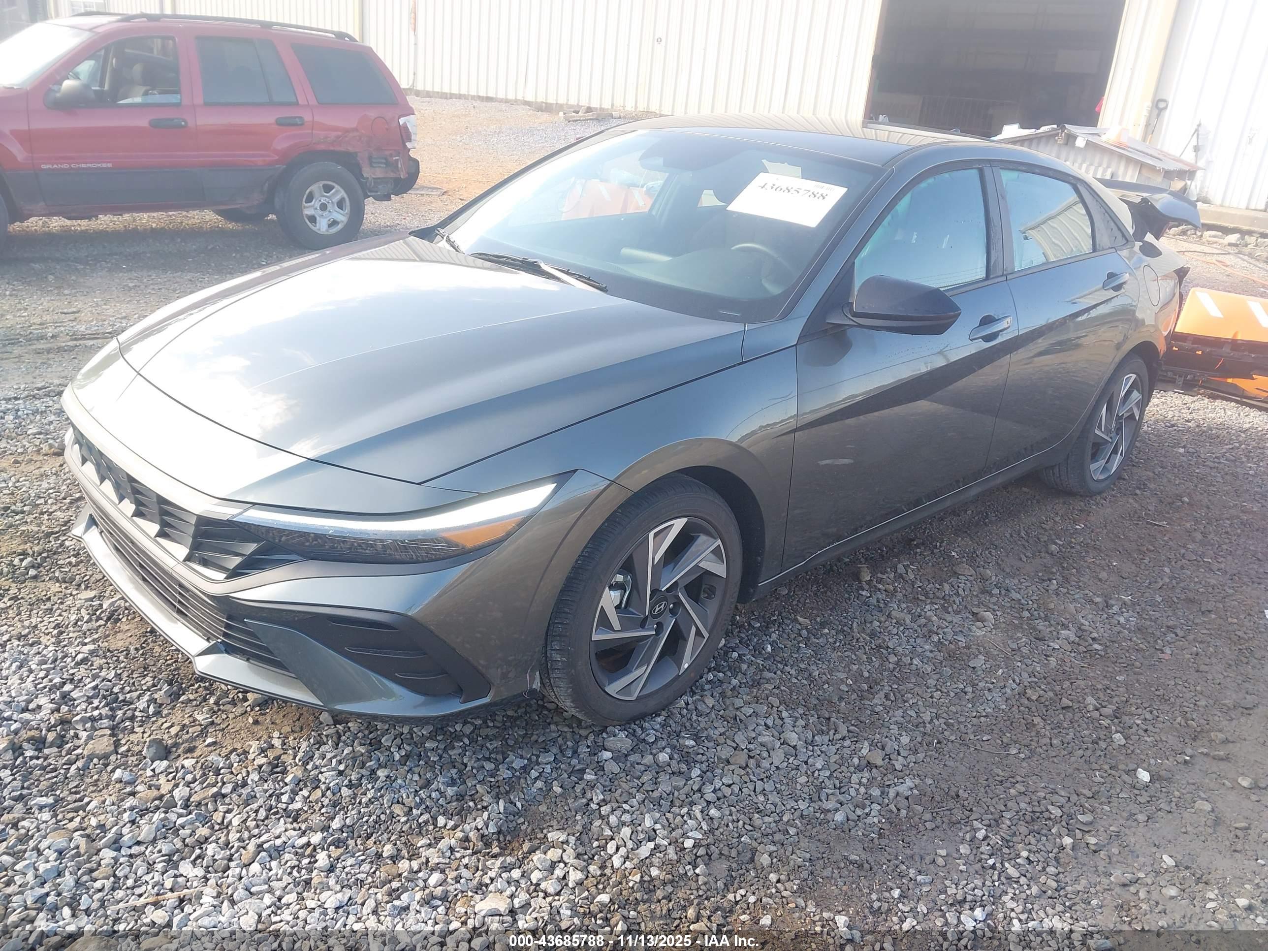 HYUNDAI ELANTRA image 2