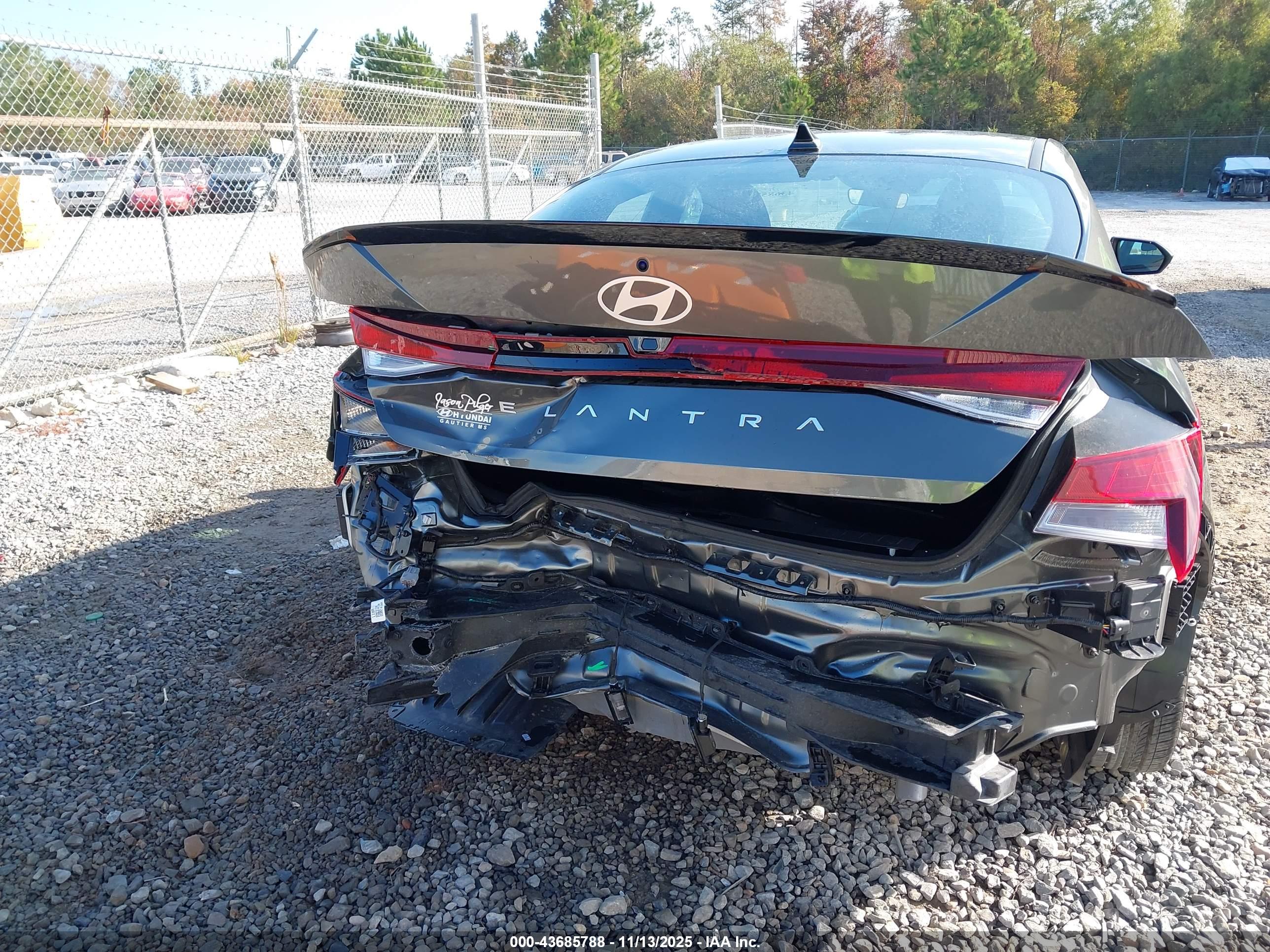 HYUNDAI ELANTRA image 6