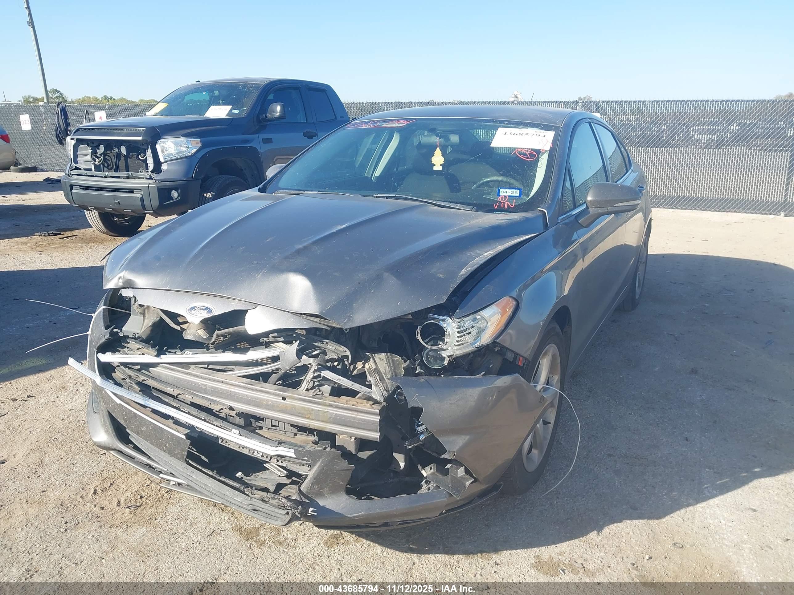 FORD FUSION image 2
