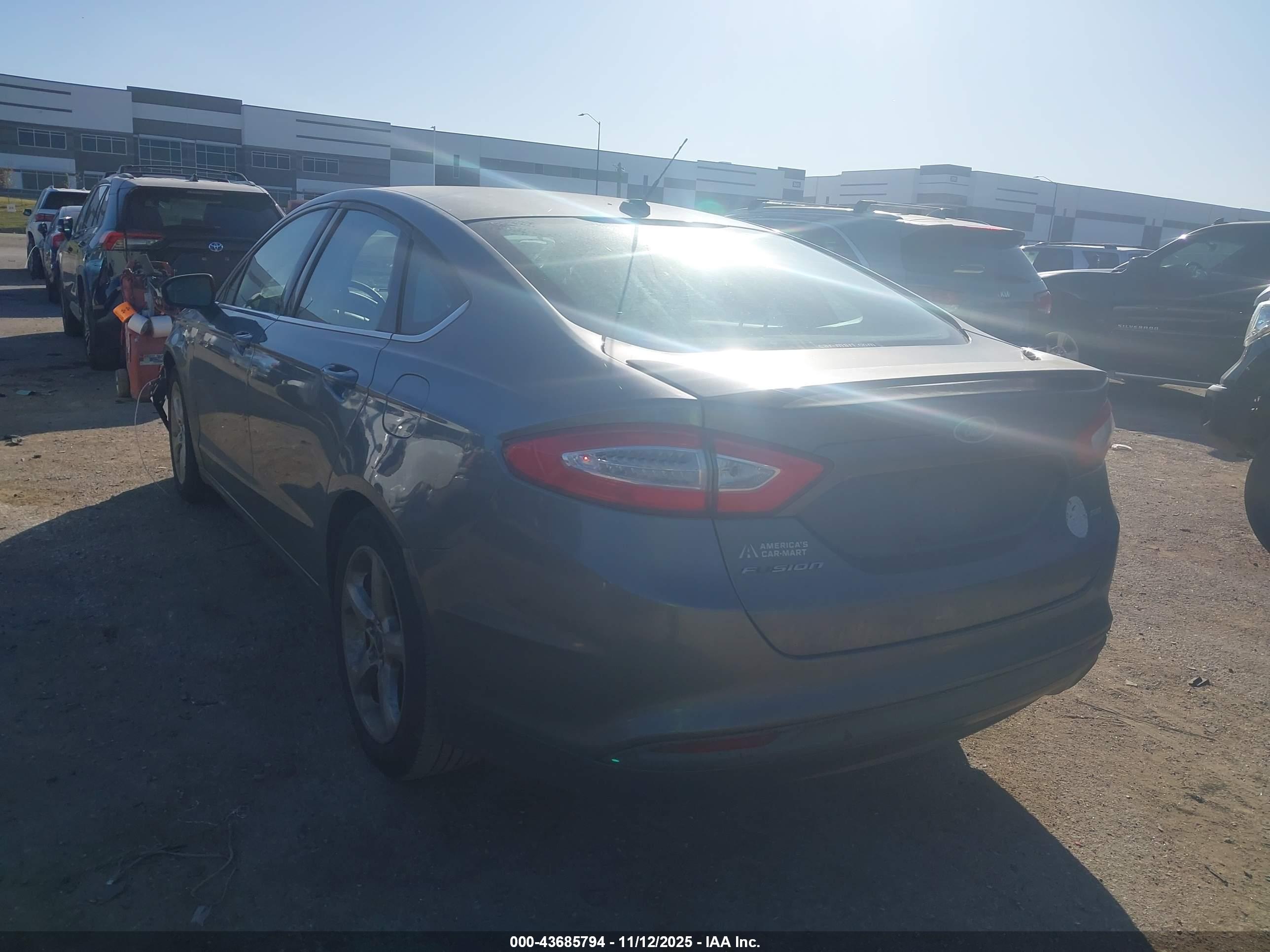 FORD FUSION image 3
