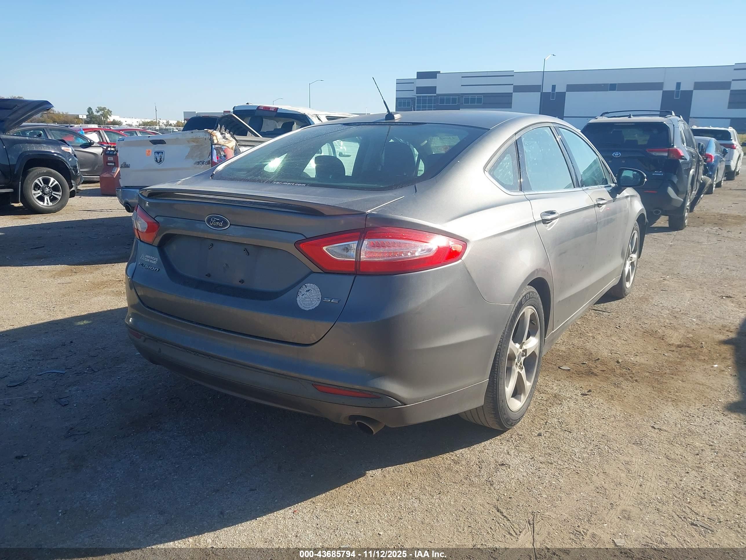 FORD FUSION image 4