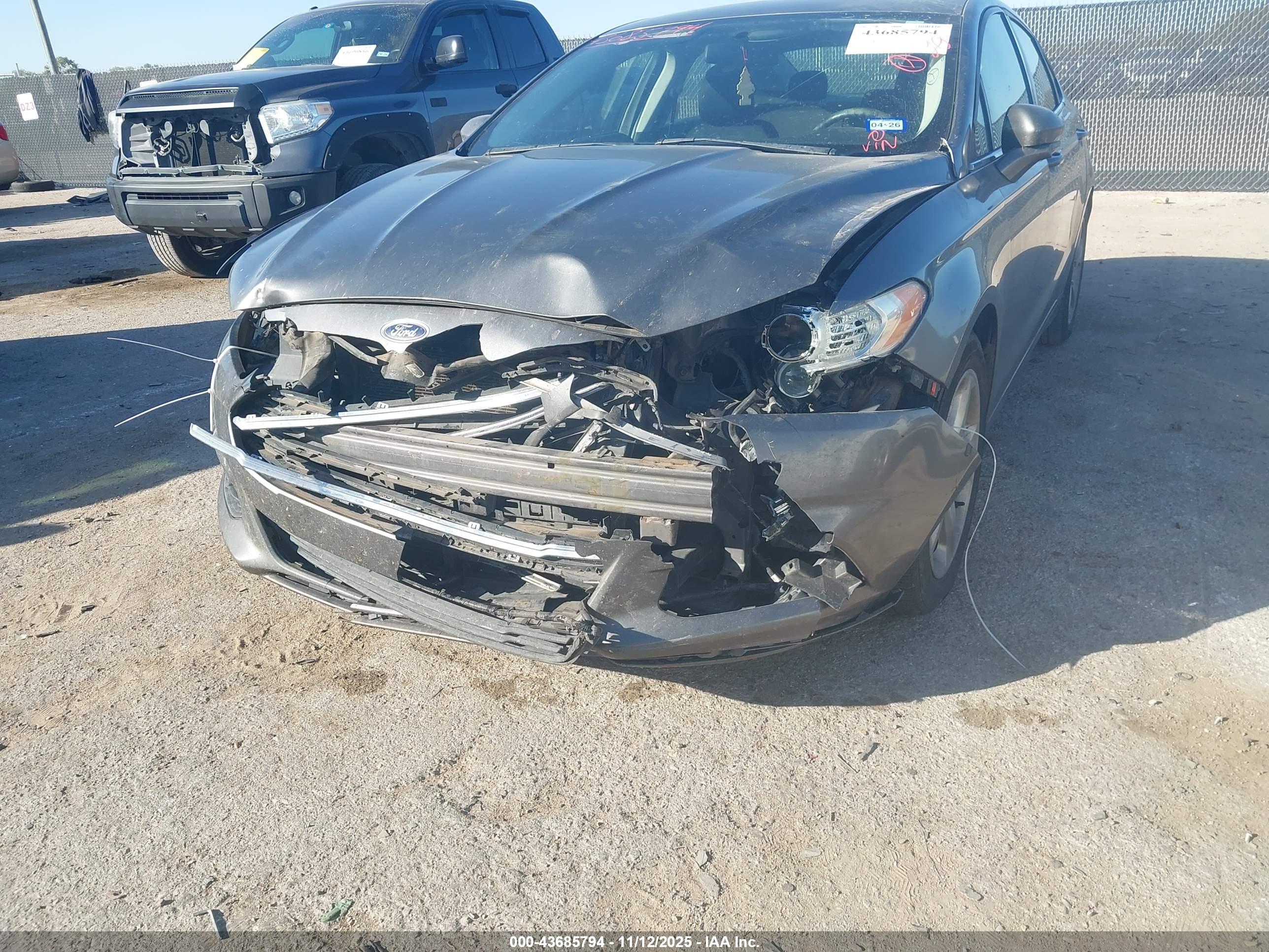 FORD FUSION image 6