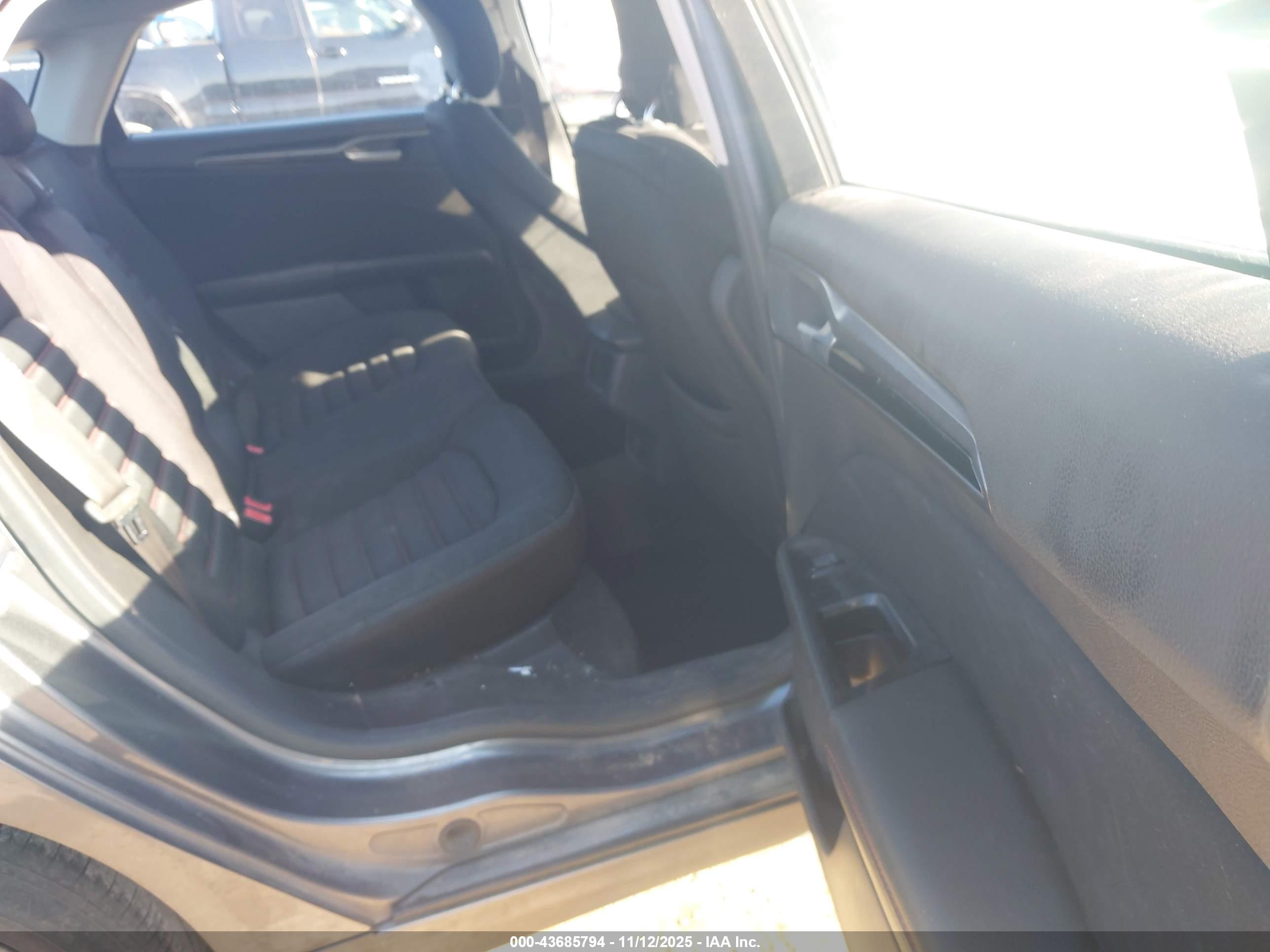 FORD FUSION image 8