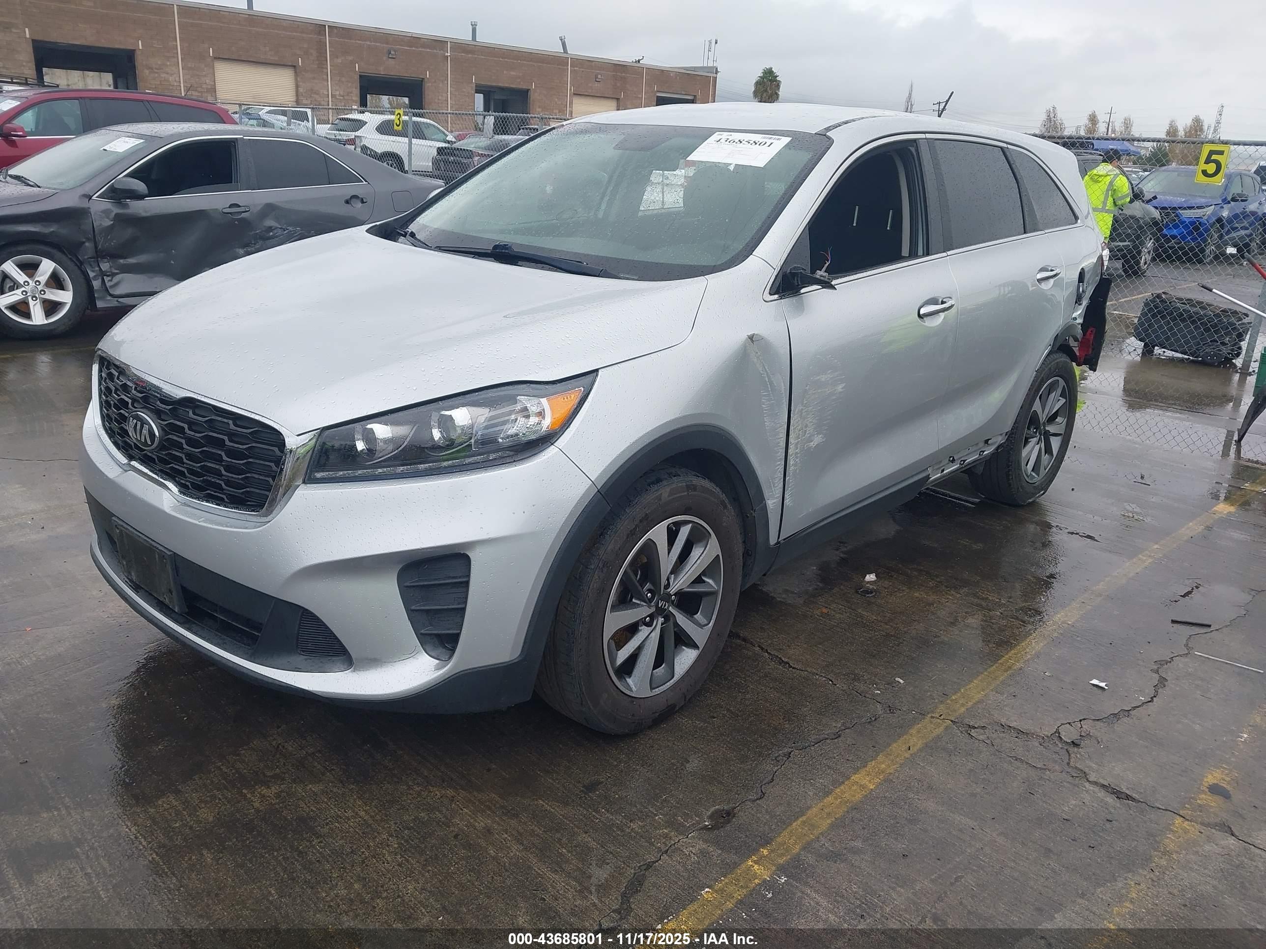 KIA SORENTO image 2