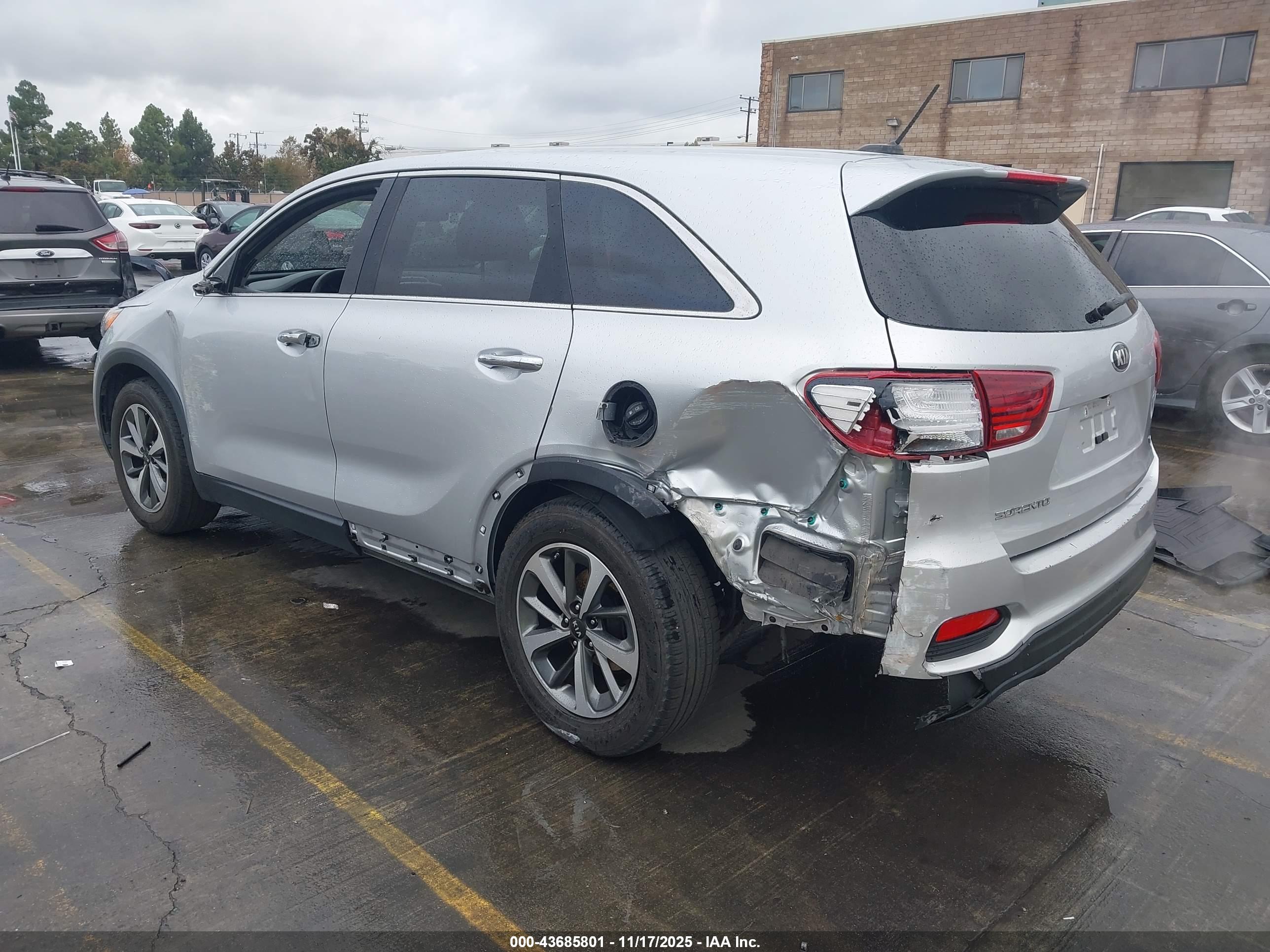 KIA SORENTO image 3