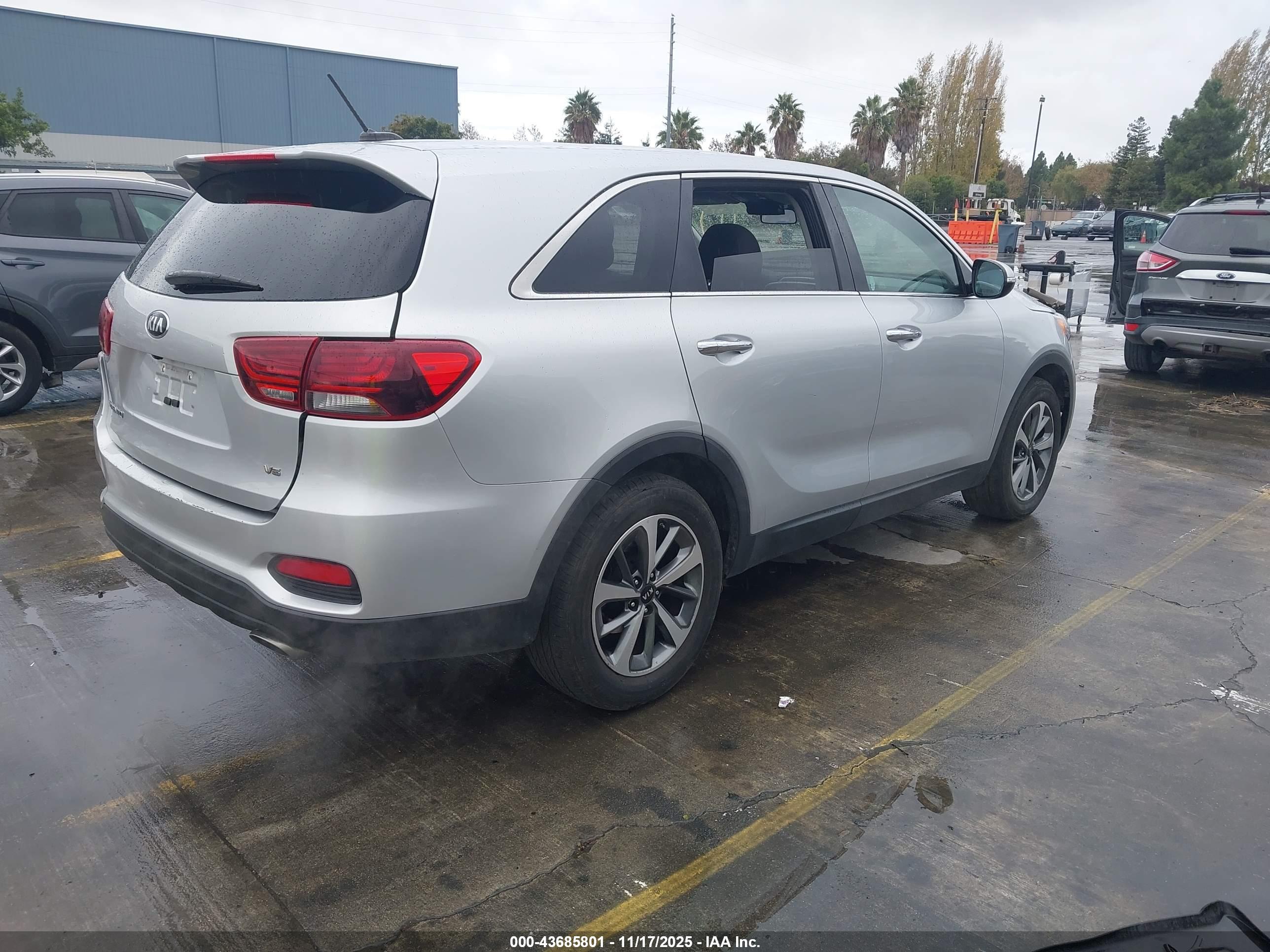 KIA SORENTO image 4