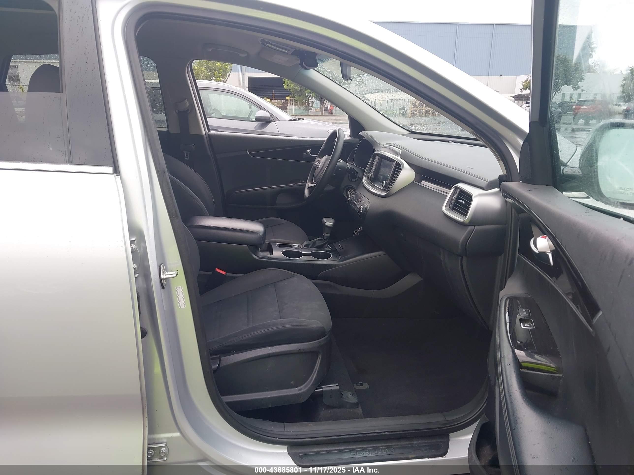 KIA SORENTO image 5