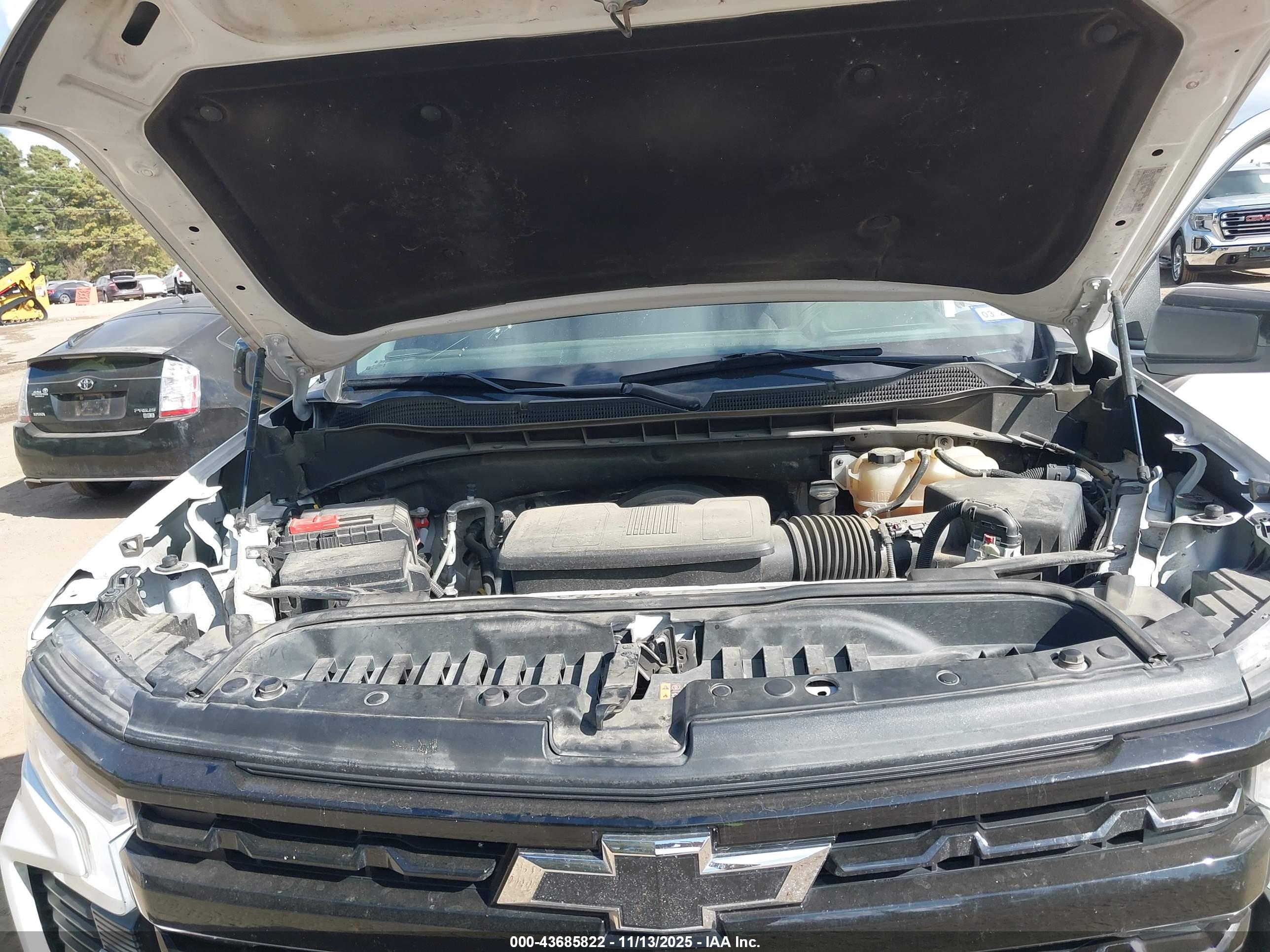 CHEVROLET SILVERADO image 10