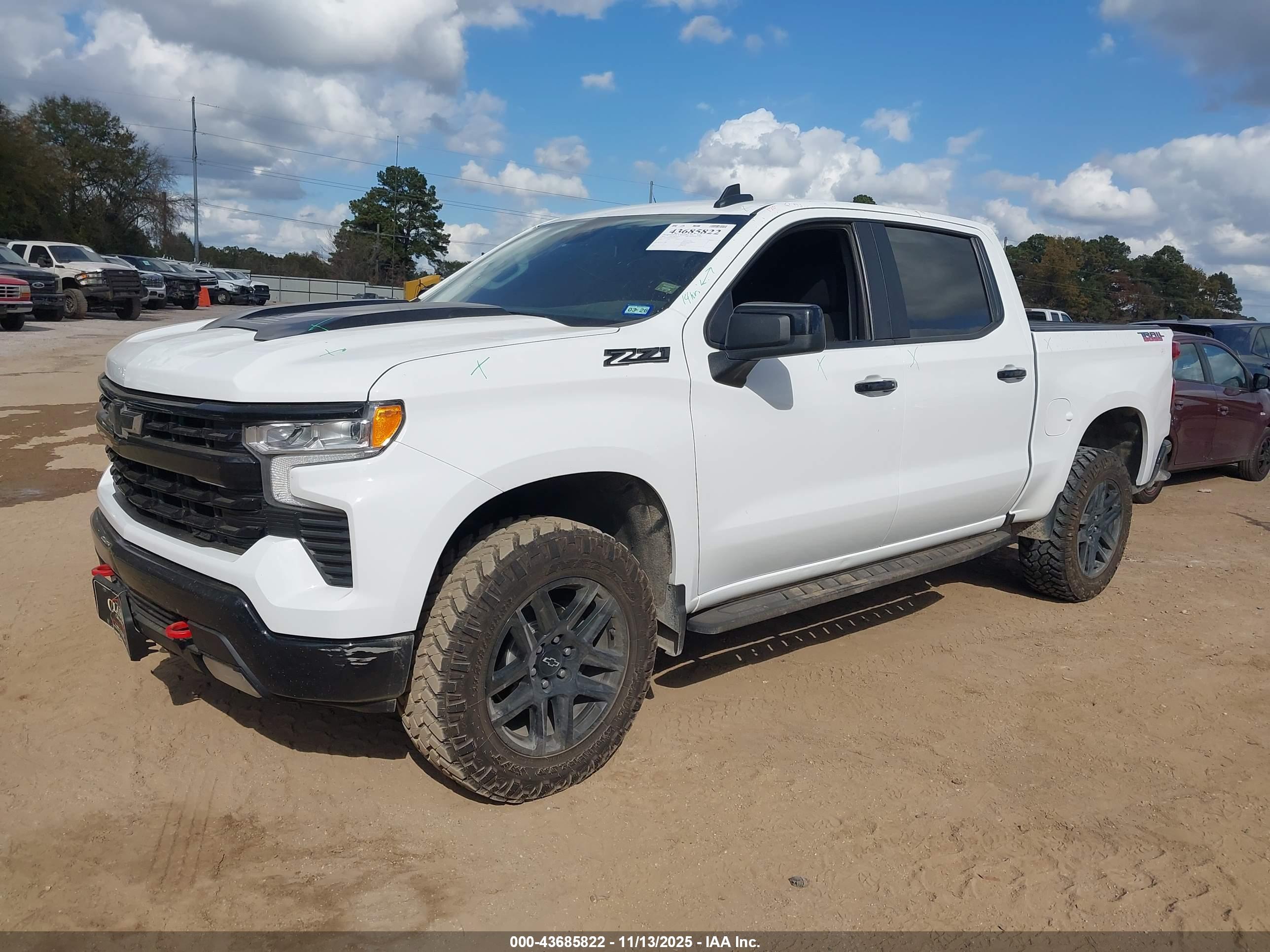 CHEVROLET SILVERADO image 2