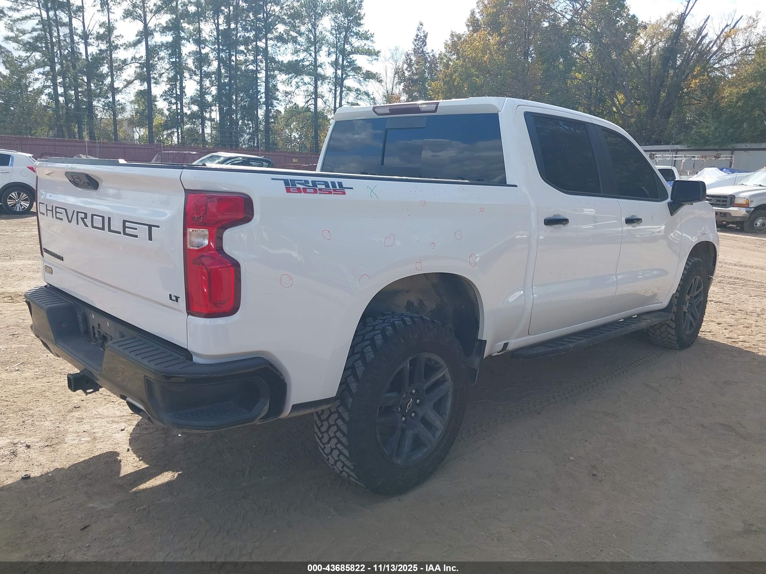 CHEVROLET SILVERADO image 4