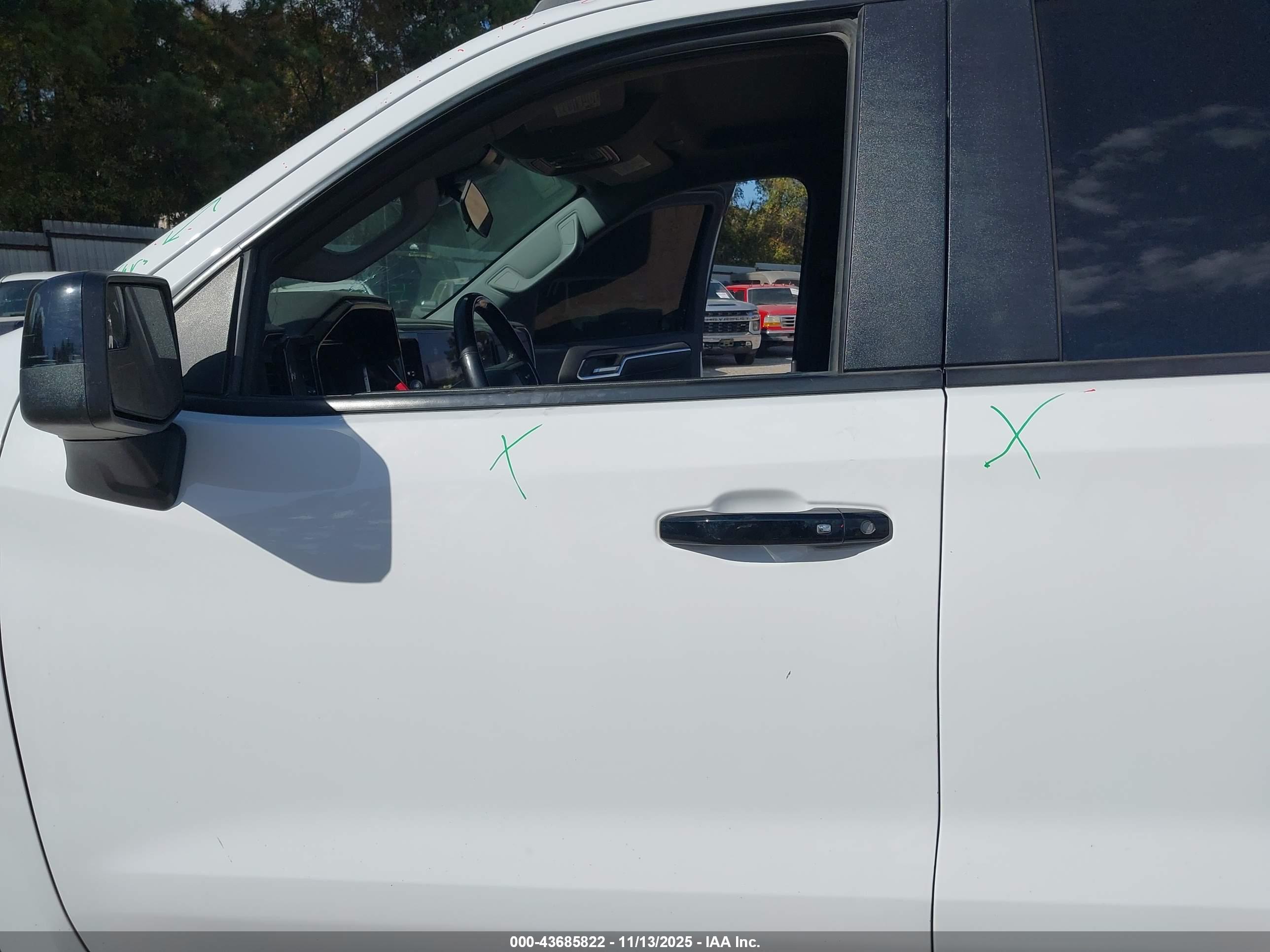CHEVROLET SILVERADO image 6