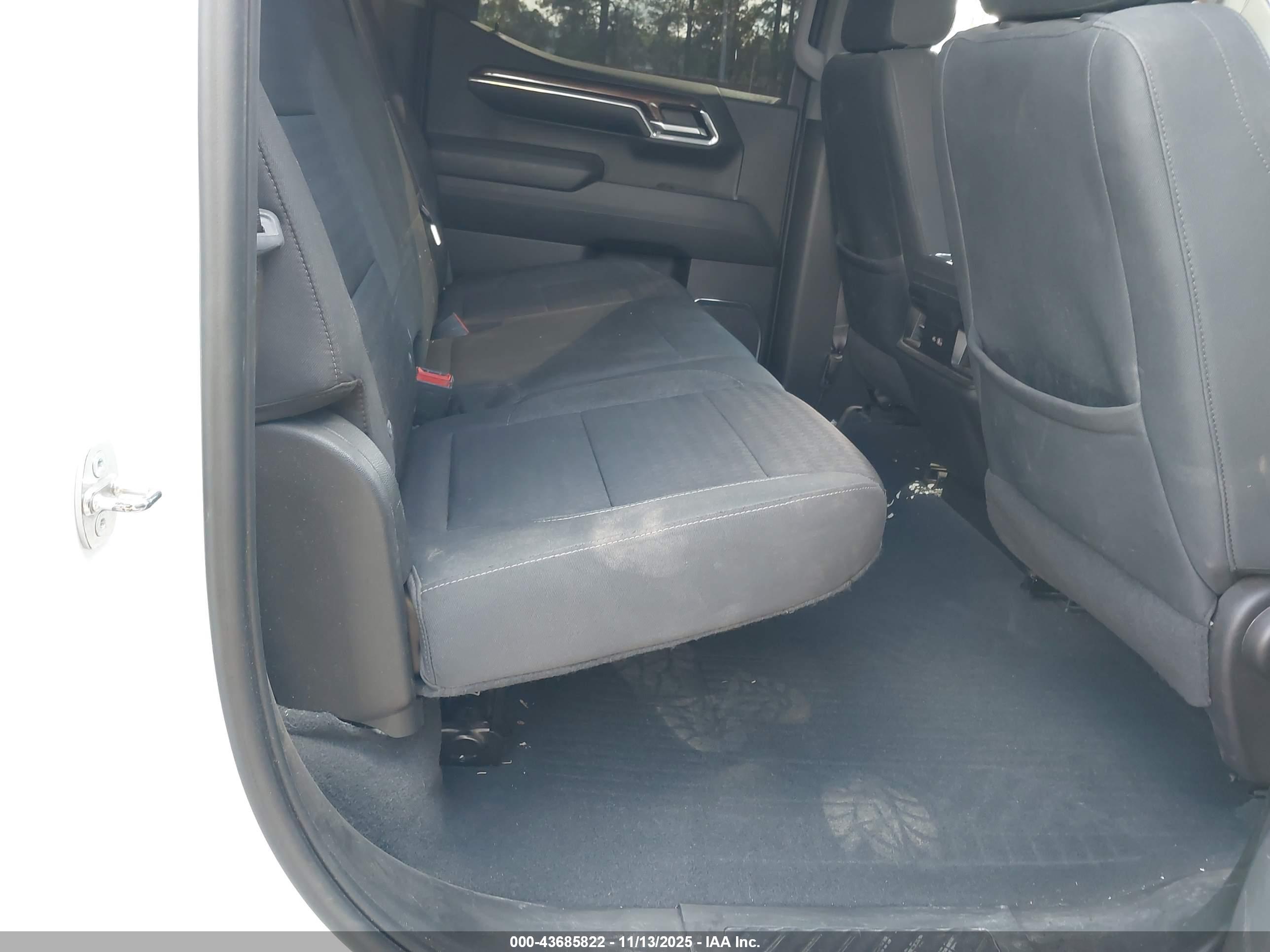 CHEVROLET SILVERADO image 8