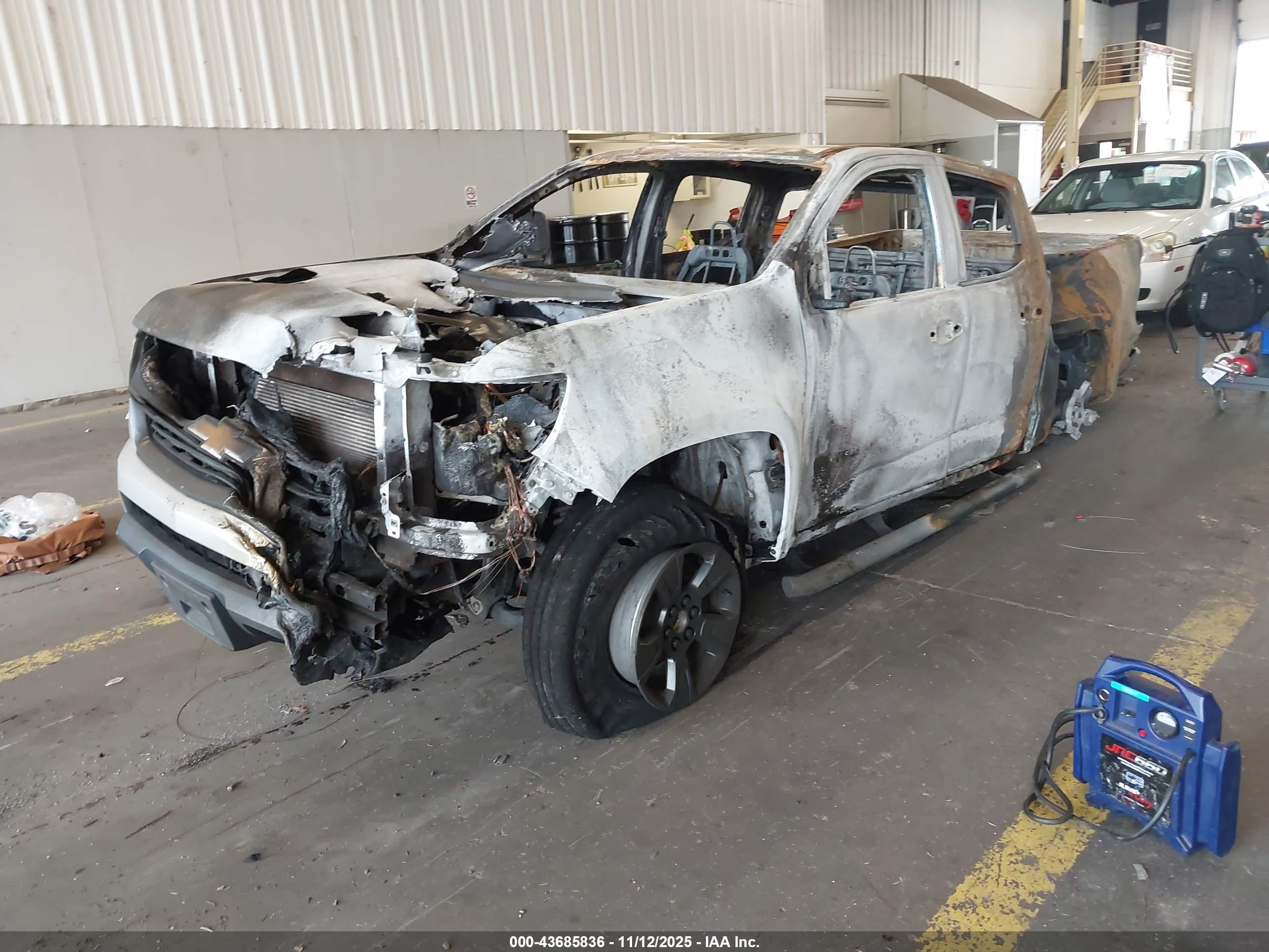 CHEVROLET COLORADO image 2