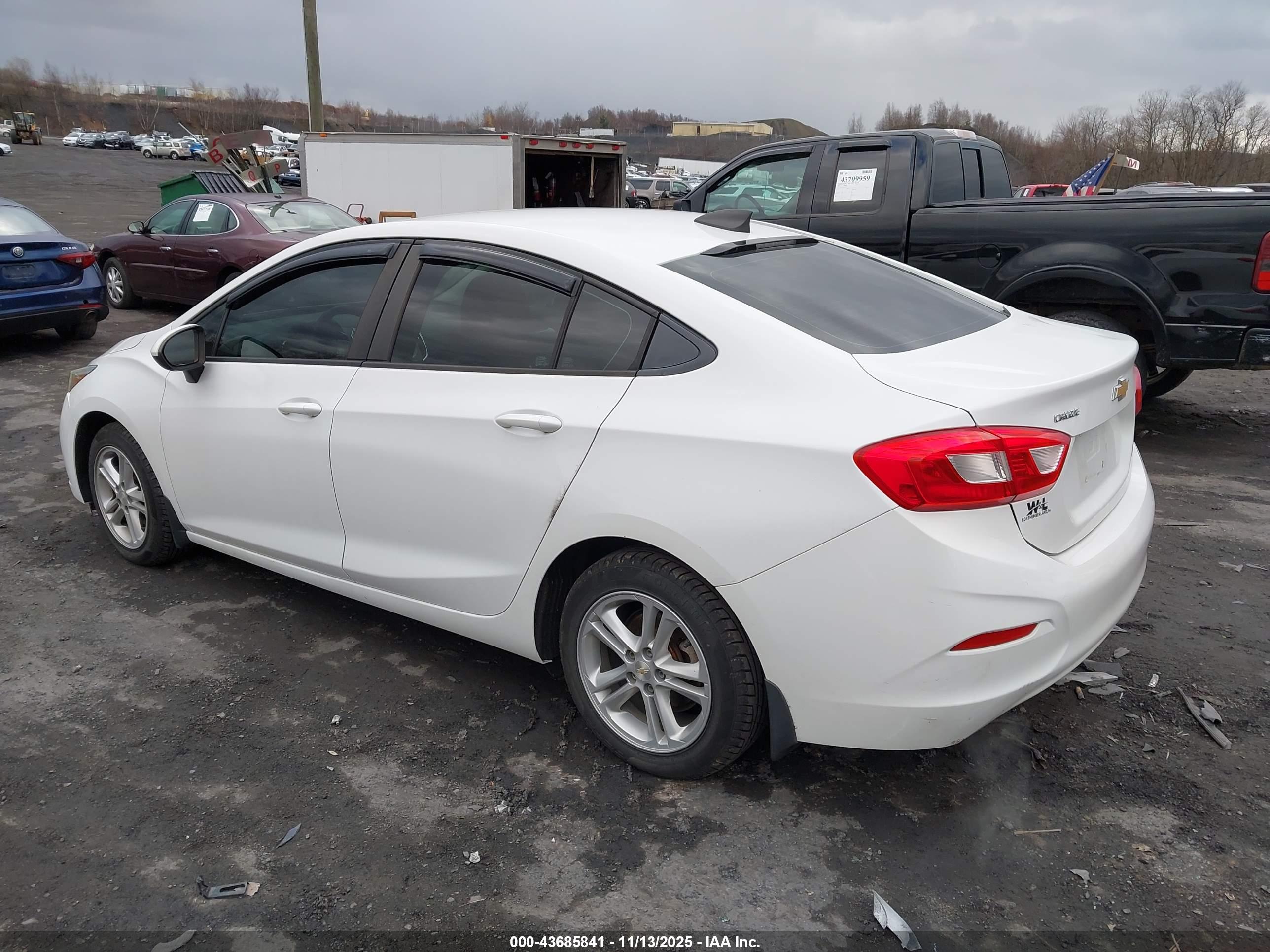 CHEVROLET CRUZE image 3