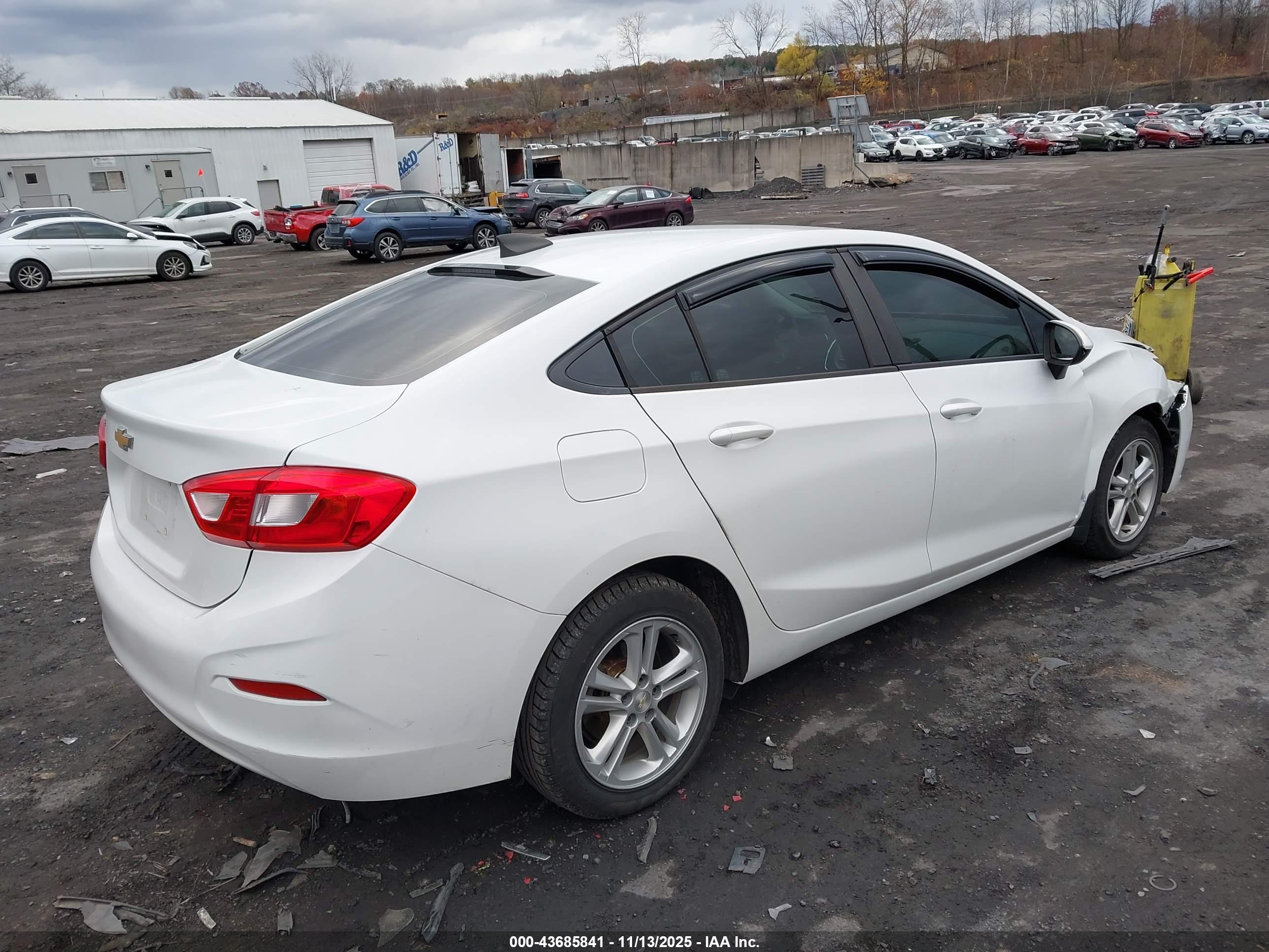 CHEVROLET CRUZE image 4