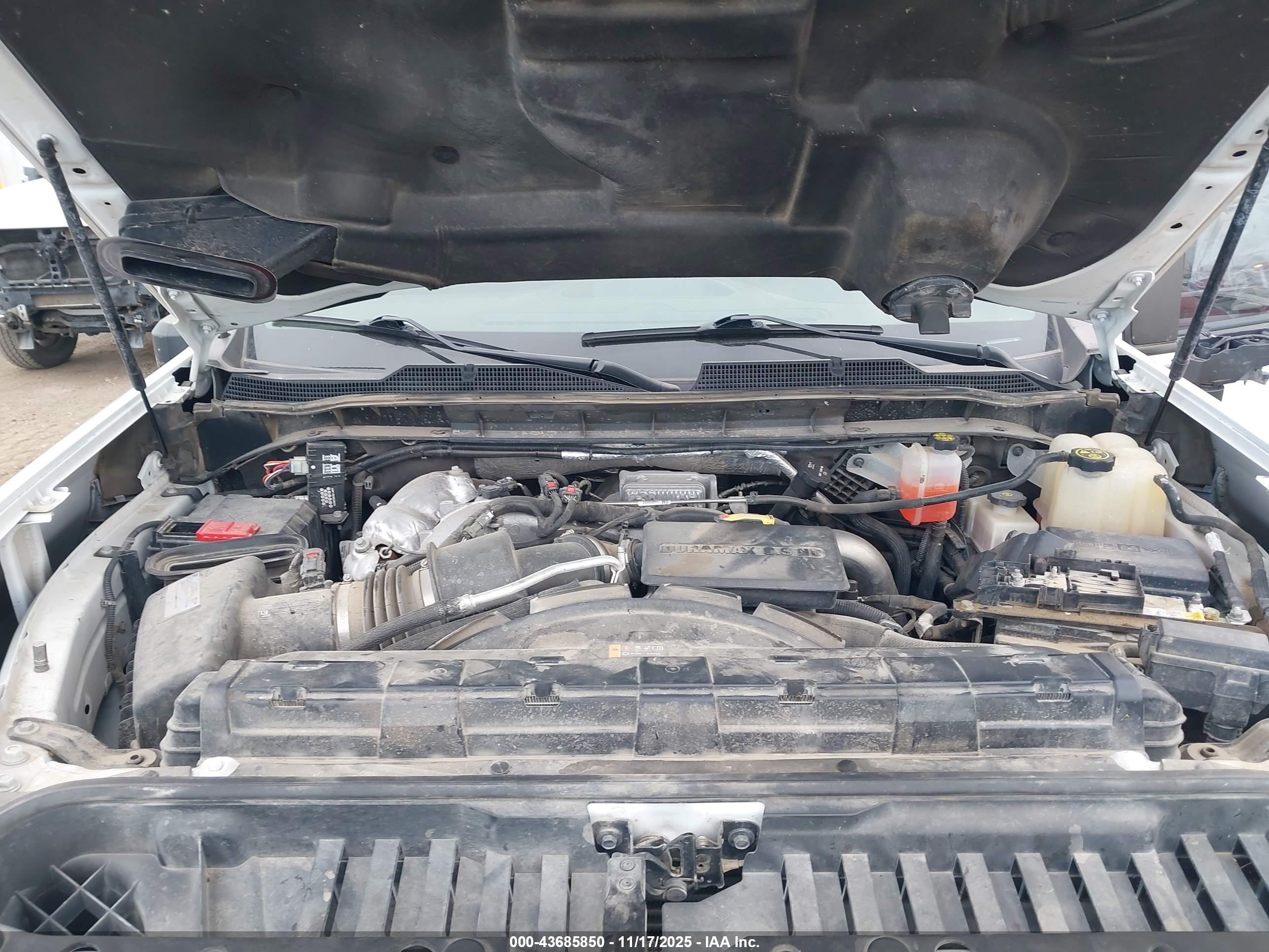 CHEVROLET SILVERADO image 10