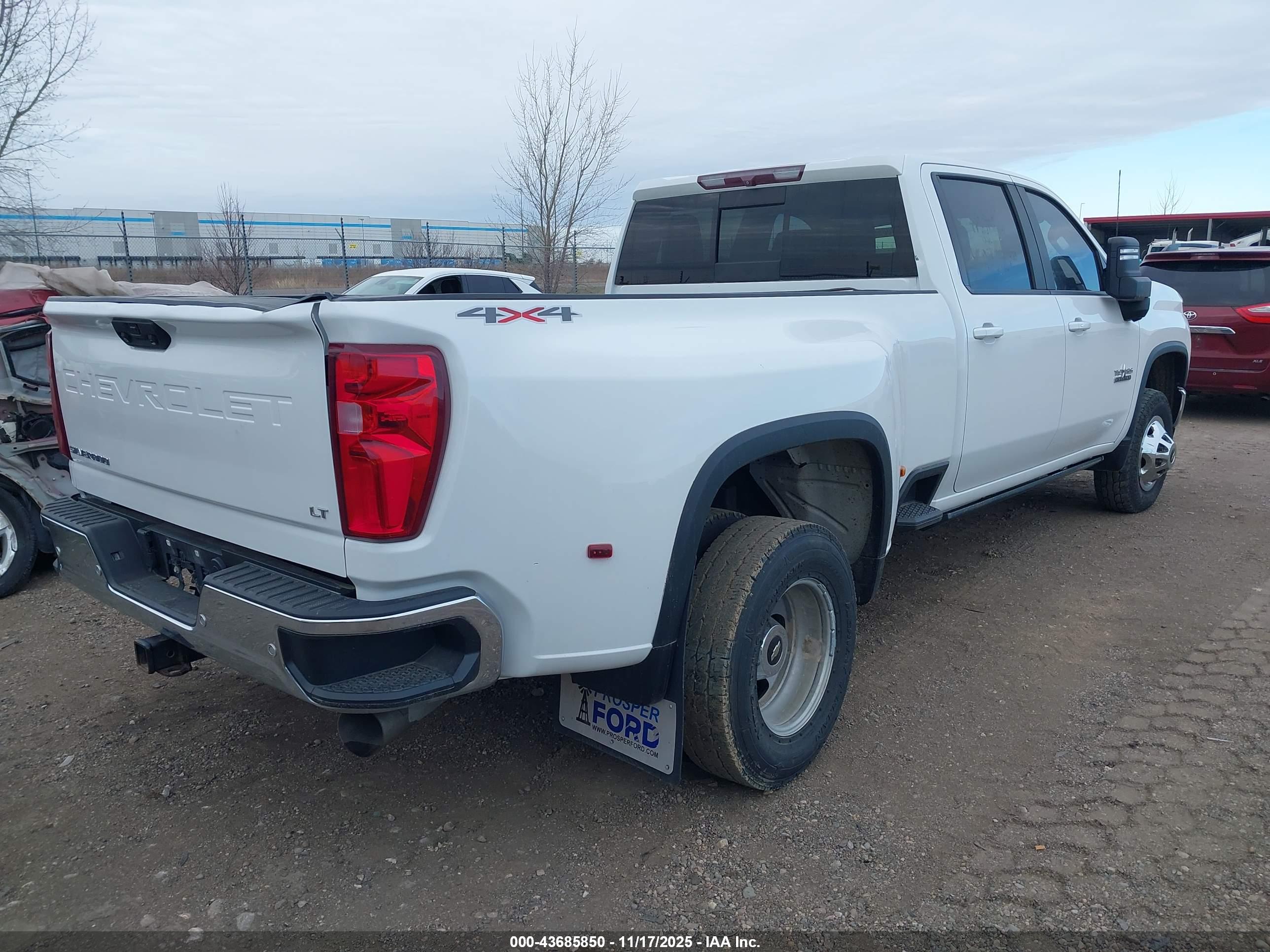 CHEVROLET SILVERADO image 4