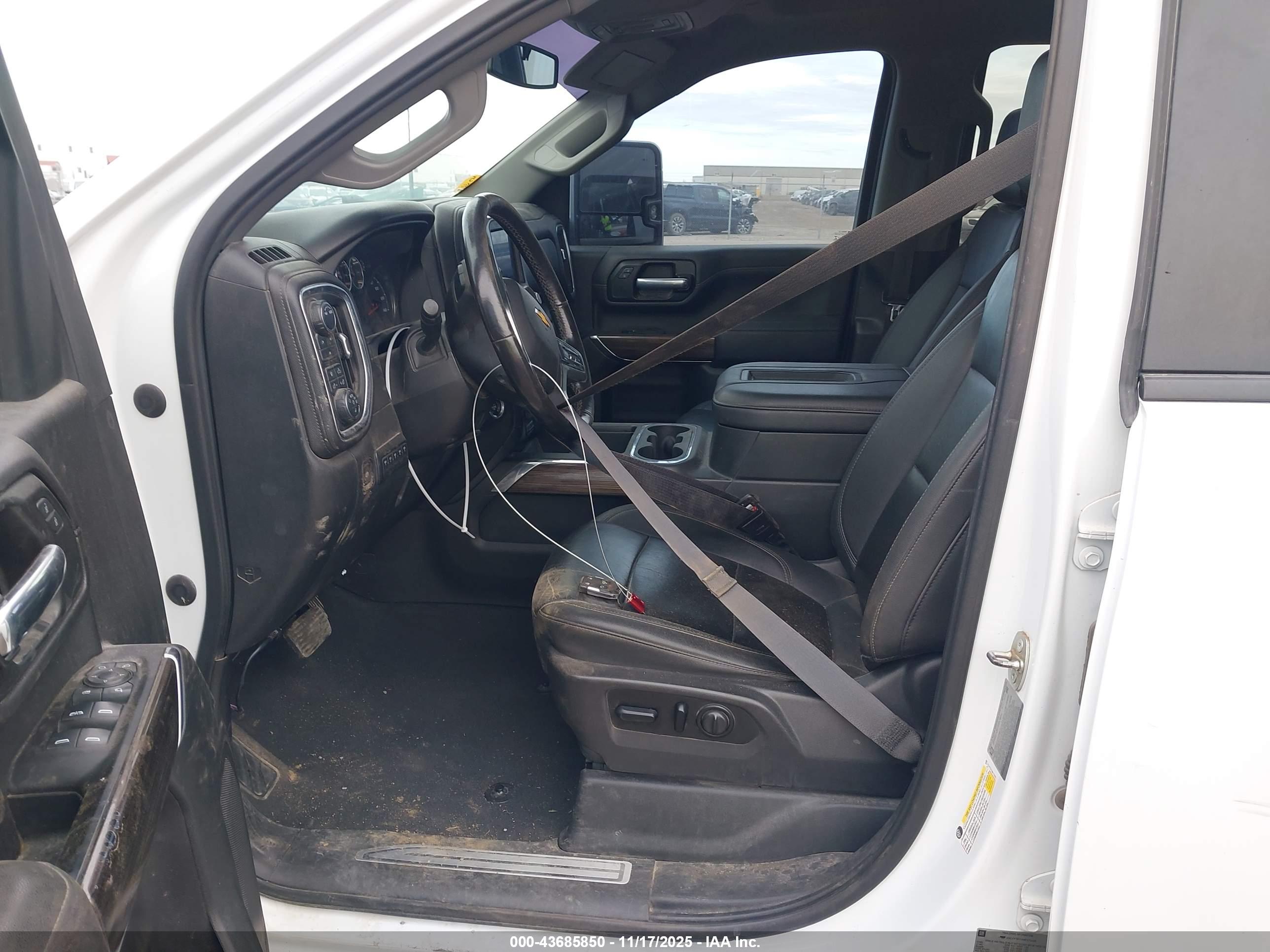 CHEVROLET SILVERADO image 7
