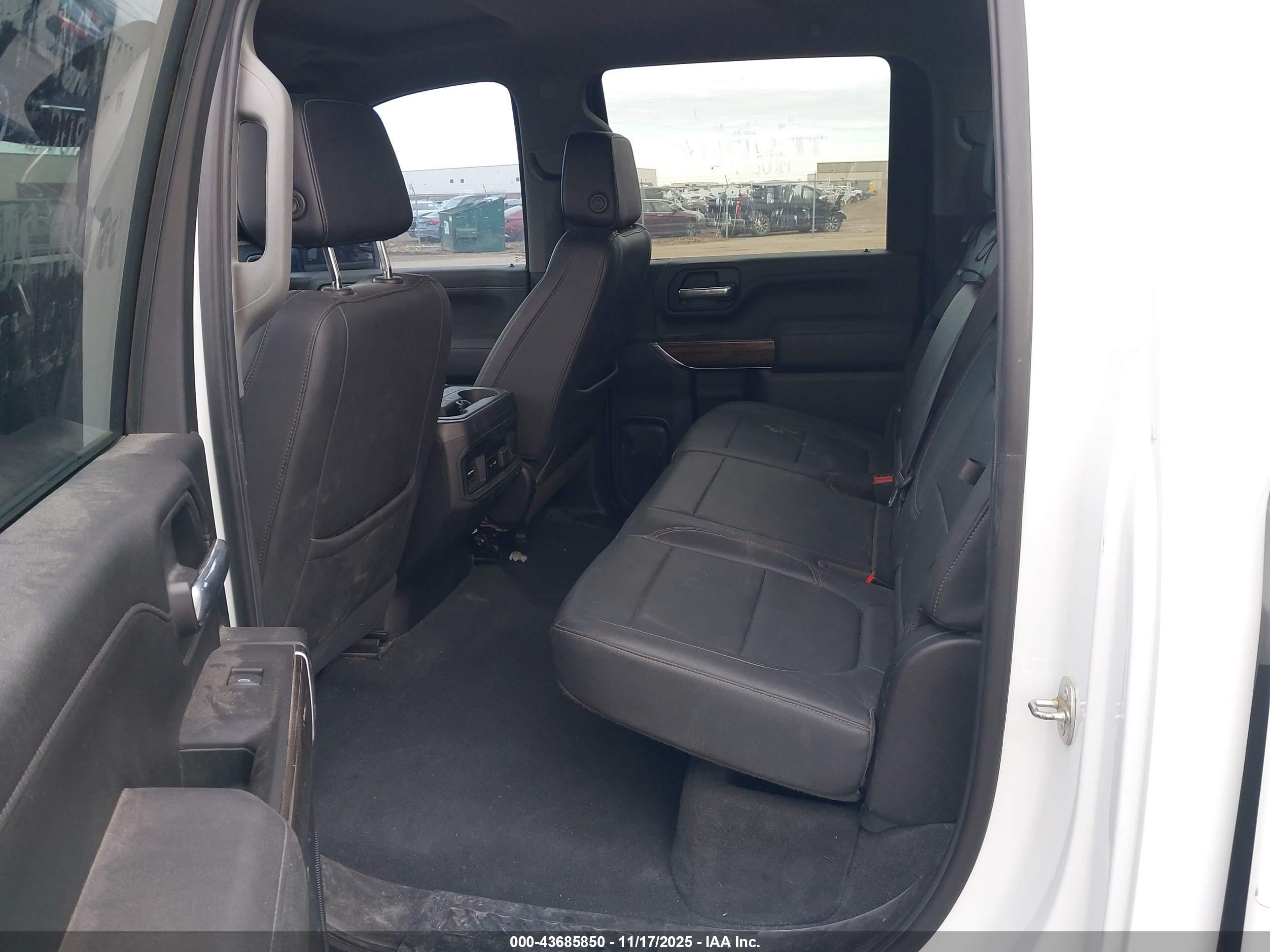 CHEVROLET SILVERADO image 8